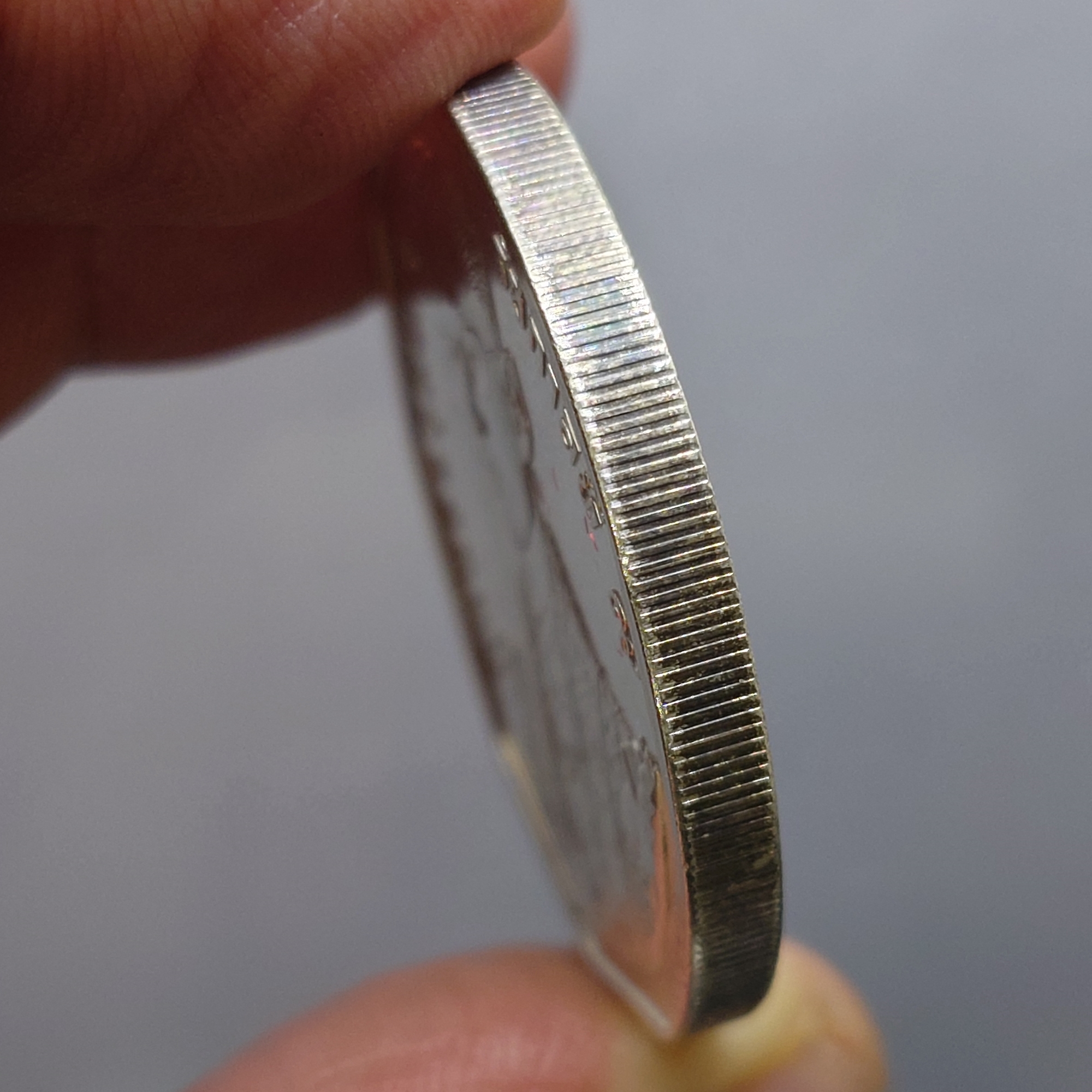 เหรียญเงิน 600 บาท ที่ระลึกพระราชพิธีรัชมังคลาภิเษก รัชกาลที่ 9 ปี พ.ศ.2531 ไม่ผ่านใช้