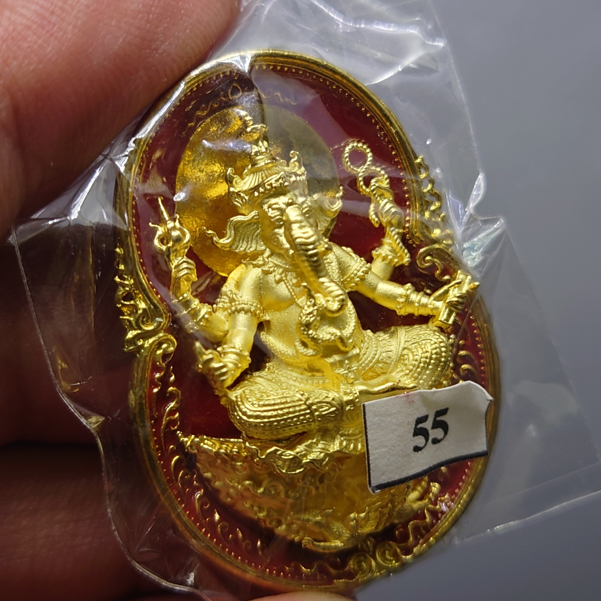 พระพิฆเนศ สุข สำเร็จ รวย เนื้อทองระฆัง องค์ชุบทอง พ่นทราย ลงยาแดง โคท 55 หลวงพ่อพระมหาสุรศักดิ์ วัดประดู่ จ.สมุทรสงคราม อธิษฐานจิตปลุกเสก ปี2563 พร้อมกล่องเดิม