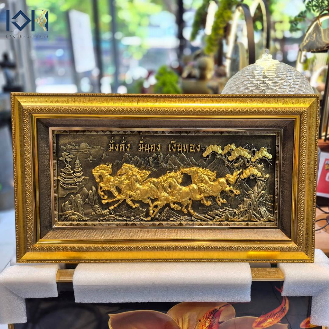 กรอบรูปมงคล รุ่นม้า8ตัว มั่งคั่ง มั่นคง เงินทอง กรอบรูปตกแต่งบ้าน กรอบรูปของขวัญมงคล ภาพม้าทอง เสริมฮวงจุ้ย