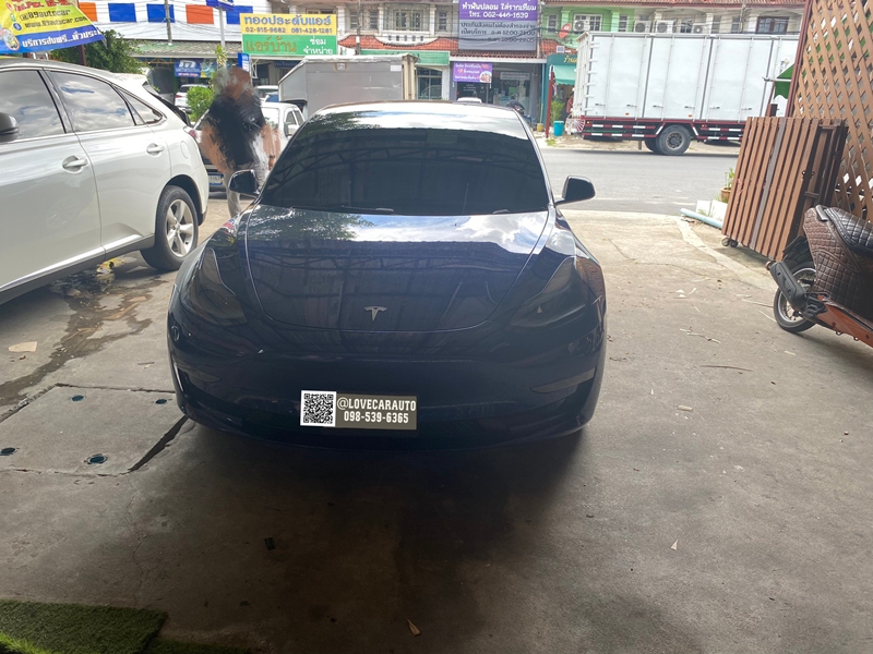 พรมปูพื้นรถยนต์ Tesla Model 3 สีดำด้ายน้ำเงิน