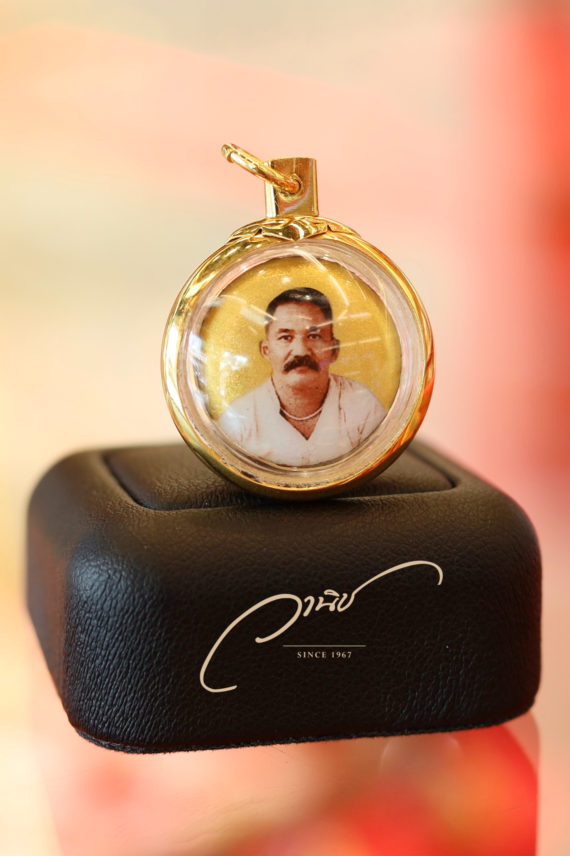 รับทำล็อกเก็ตรูปพ่อแม่ เลี่ยมกรอบทองคำแท้ By WANICH JEWELRY