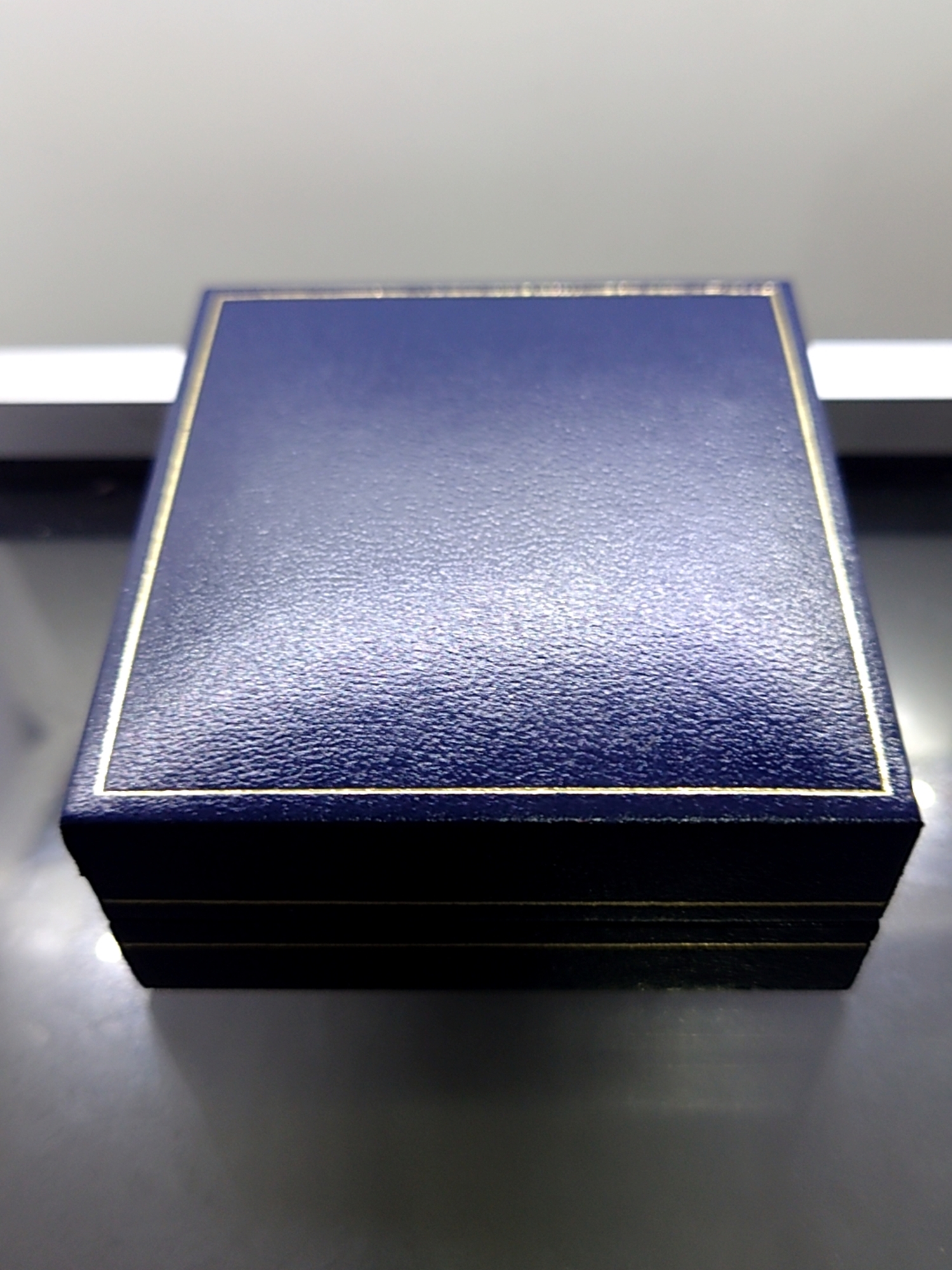 เหรียญมหาราช เทวราช พระบรมรูป รัชกาลที่5 หลังพระอินทร์ เนื้อเงินพ่นทราย วัดสุทัศน์เทพวราราม พ.ศ.2537 พร้อมกล่องเดิม