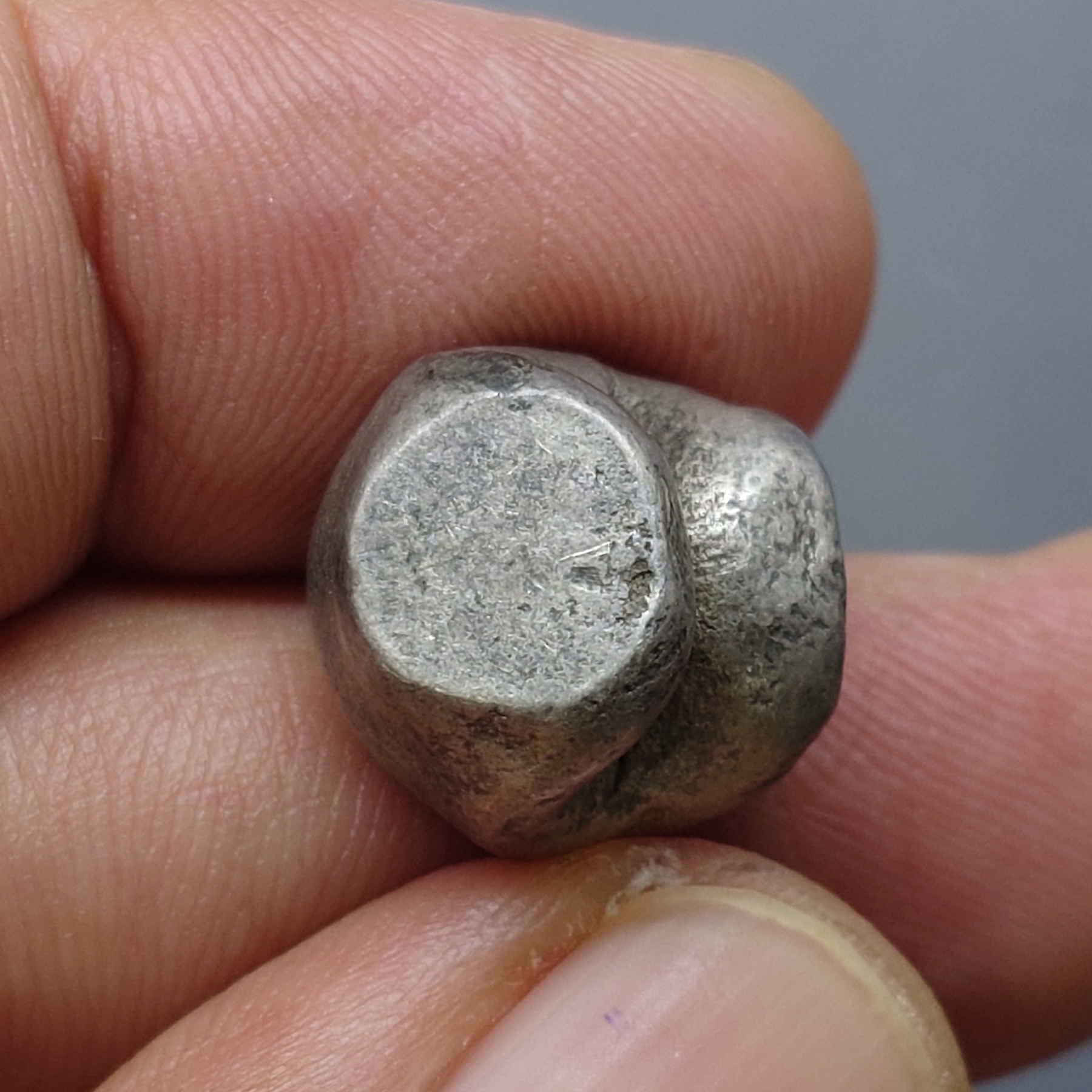 พดด้วง ขนาด 1 บาท สมัยกรุงศรีอยุธยา ตราราชวัตร 9 จุด สภาพสวย