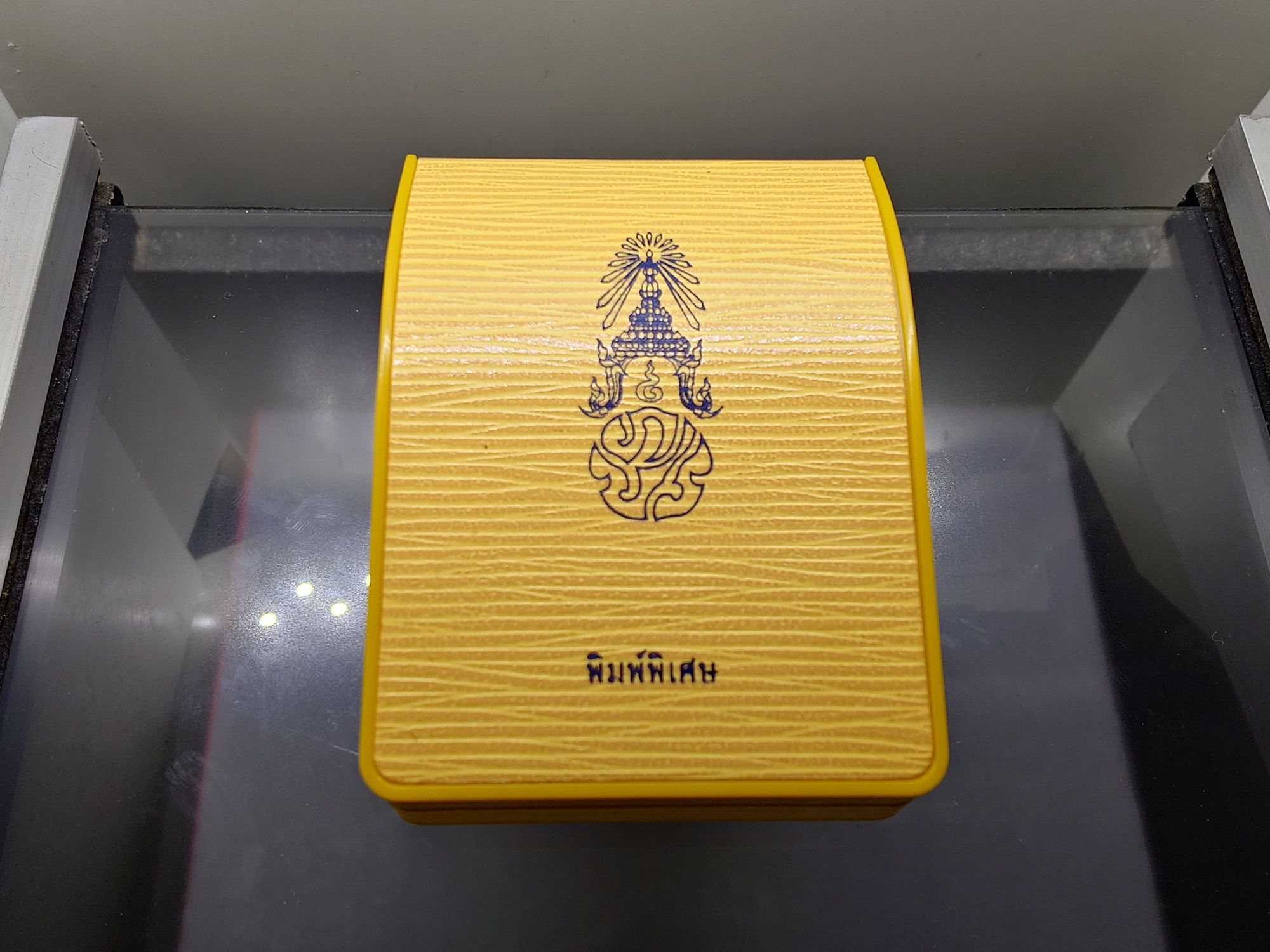 พระกริ่ง ภปร พระพุทธนวมมหาราชายุจฉับปริวัตนมงคล เนื้อนวะโลหะ ฉลองพระชนมายุครบ 6 รอบ รัชกาลที่9 ปี2542 พร้อมกล่องเดิม