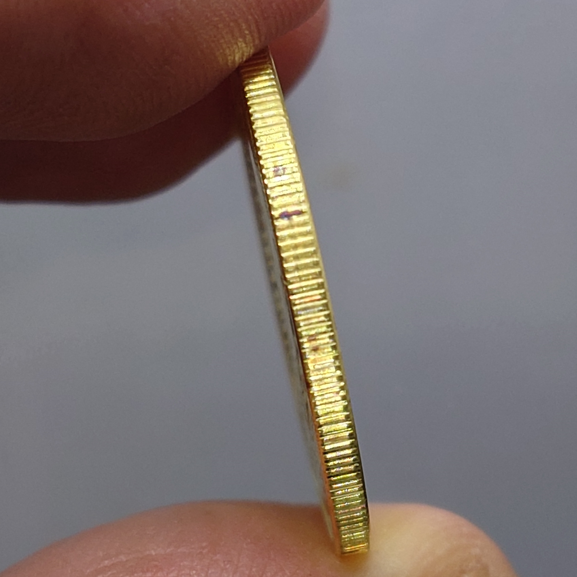 เหรียญทองคำ 6000 บาท (หนัก 15 กรัม) ที่ระลึกเฉลิมพระชนมพรรษา 5 รอบ สมเด็จพระนางเจ้าสิริกิติ์ พระบรมราชินีนาถ พ.ศ.2535