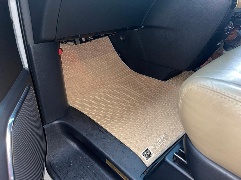 พรมปูพื้นรถยนต์ Toyota Alphard 2013 ธนูสีครีม