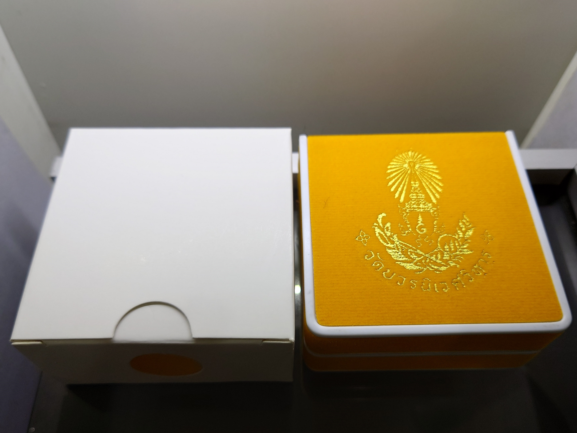 พระกริ่งพุทโธ ภปร เนื้อสัมฤทธิ์ ฐานเงินแท้ วัดบวรนิเวศวิหาร ปี2554 พร้อมกล่องเดิม