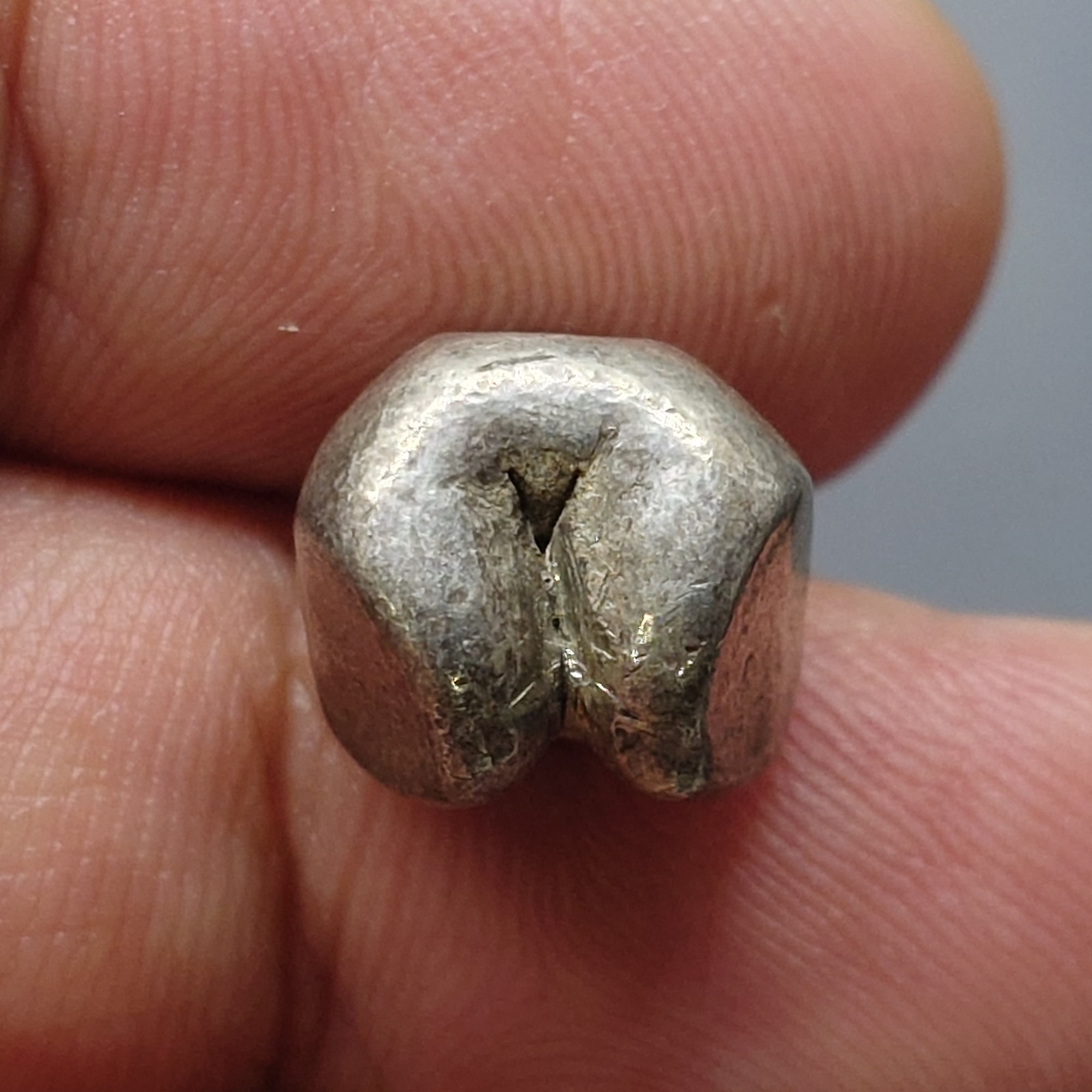 พดด้วง ขนาด 2 สลึง ตราพระแสงจักร - ปราสาท สมัยรัชกาลที่3 ปี2367 ขนาดหายาก สภาพสวย