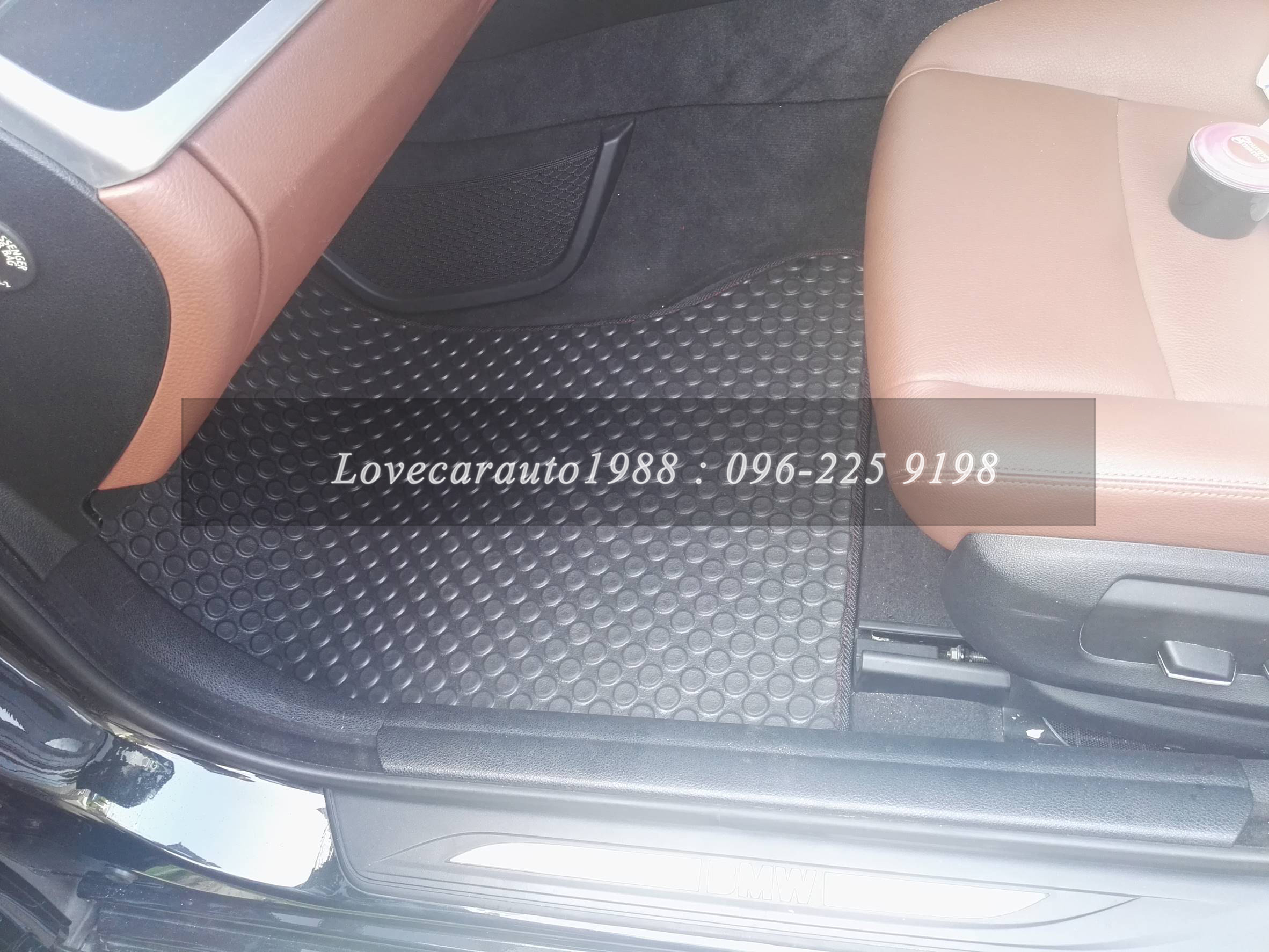 ผ้ายางปูพื้นรถ BMW F10 ลายกระดุมสีดำ