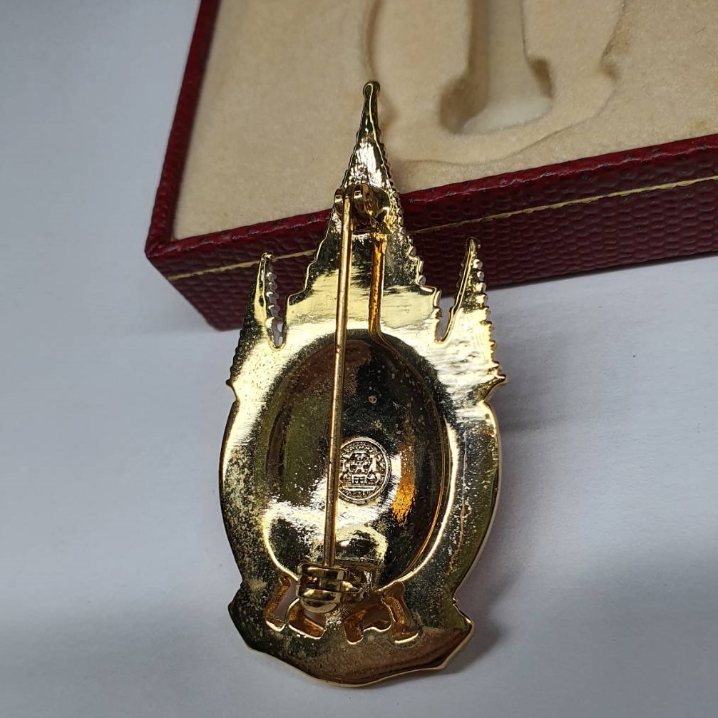 เข็มกลัด เข็มที่ระลึก ตราสัญลักษณ์พระราชพิธีเฉลิมพระชนมพรรษาครบ 80 พรรษา ร9 พร้อมกล่องเดิม ปี2550