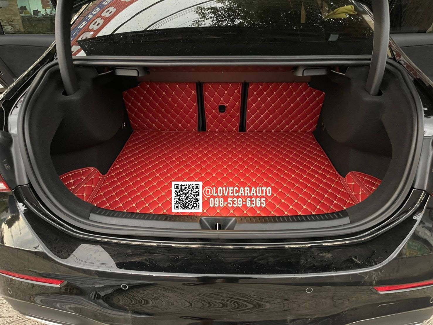 พรมปูพื้นรถยนต์ 7D Benz A200 2022 สีแดงไวน์+ดักฝุ่นสีดำ