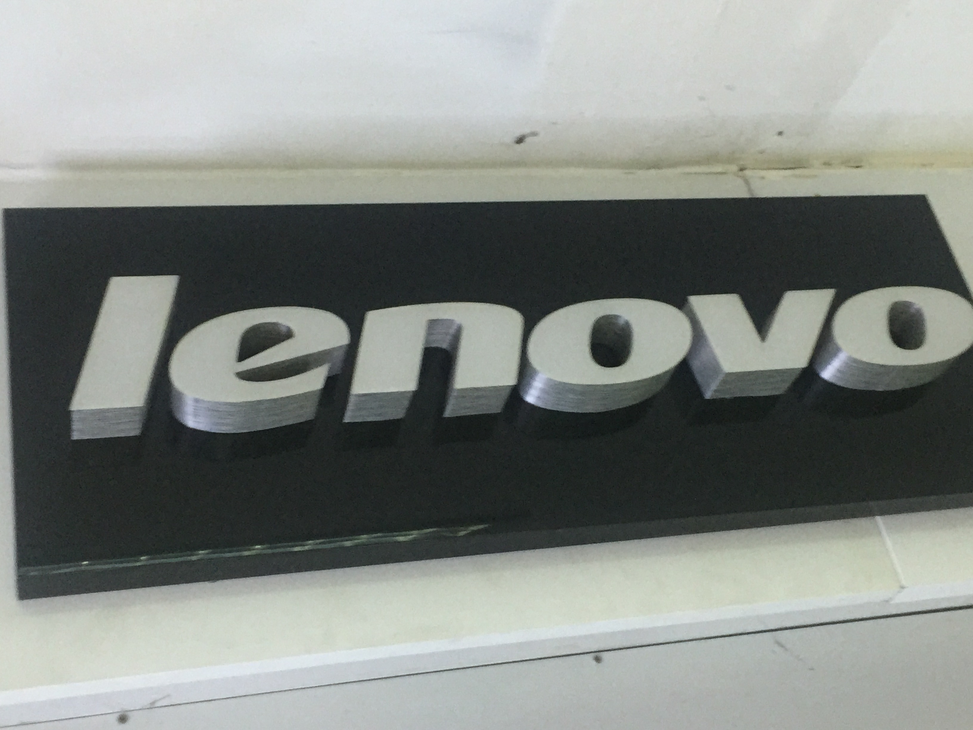 ป้ายไฟตัวอักษรออกหน้าLEDไฟสีเขียว งานLENOVO