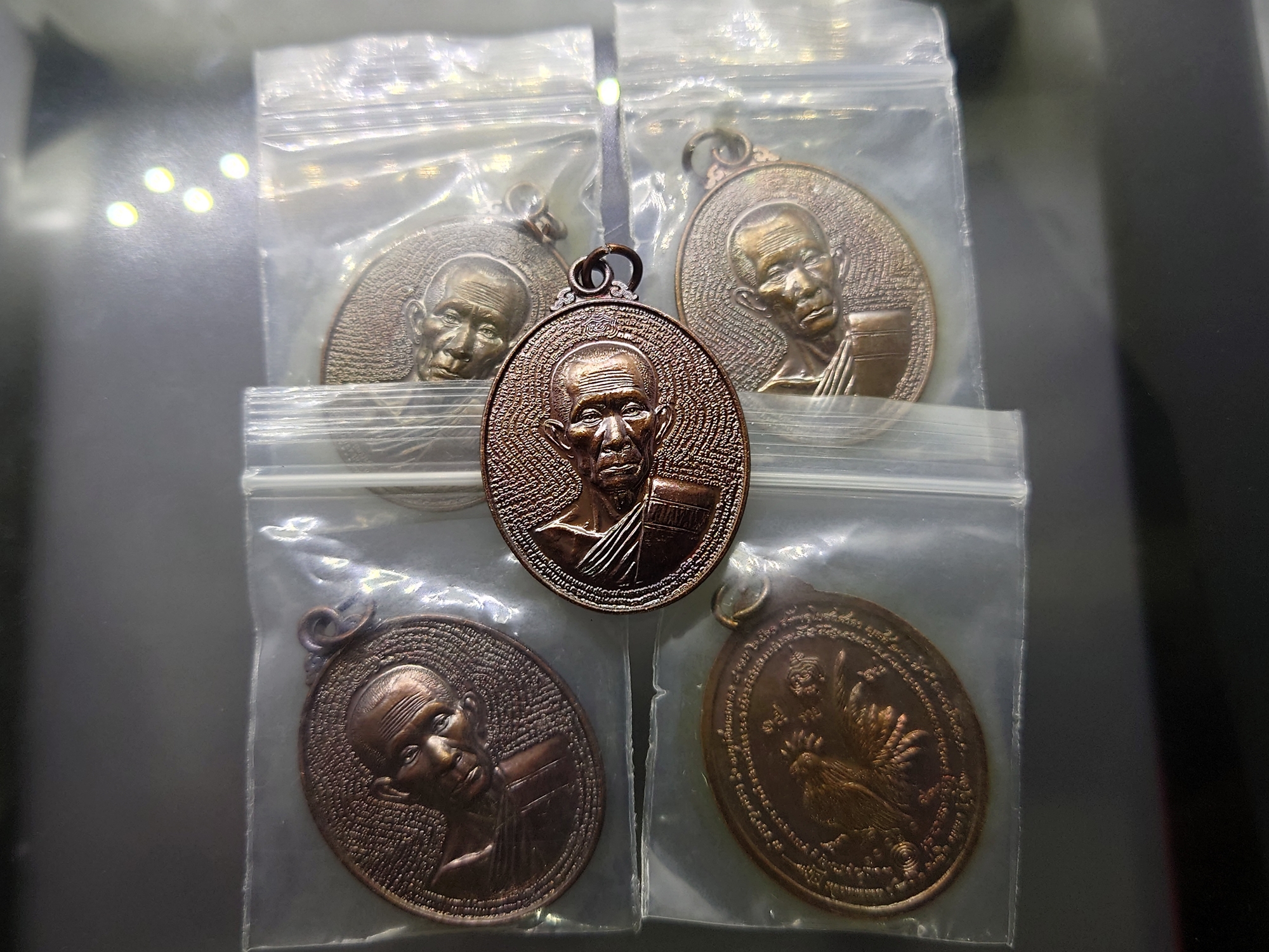 หลวงพ่อรวย ปาสาฑิโก รุ่นหมื่นมนต์ อายุวัฒนะมงคล ๘ รอบ เนื้อทองแดง วัดตะโก อยุธยา พ.ศ.2560 ไม่ผ่านใช้ รับประกันแท้ ทันหลวงพ่อ