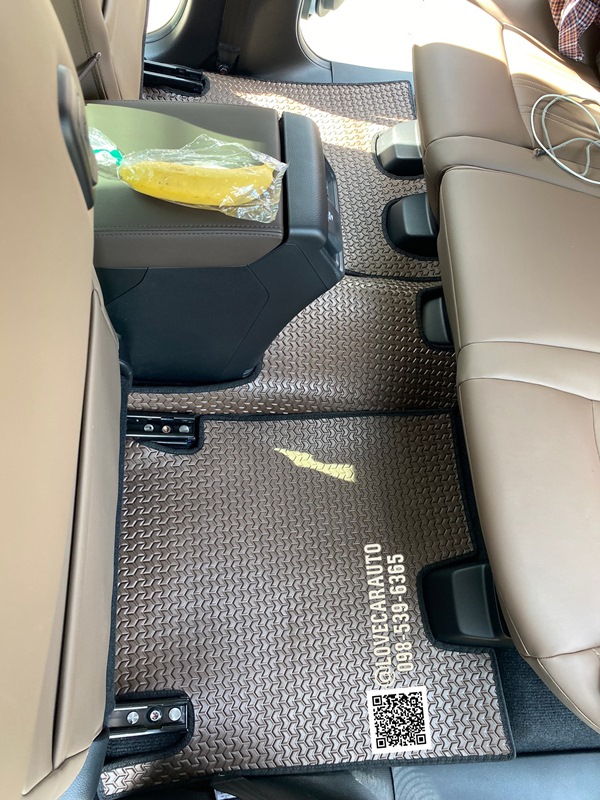 ผ้ายางลายลูกศร สีน้ำตาล Isuzu Mu X 2023