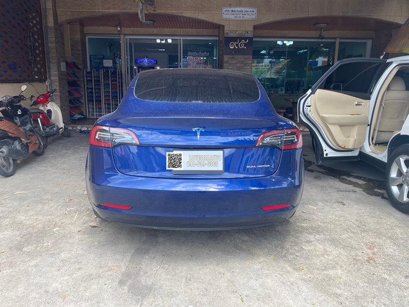 พรมปูพื้นรถยนต์ Tesla Model 3 สีดำด้ายน้ำเงิน