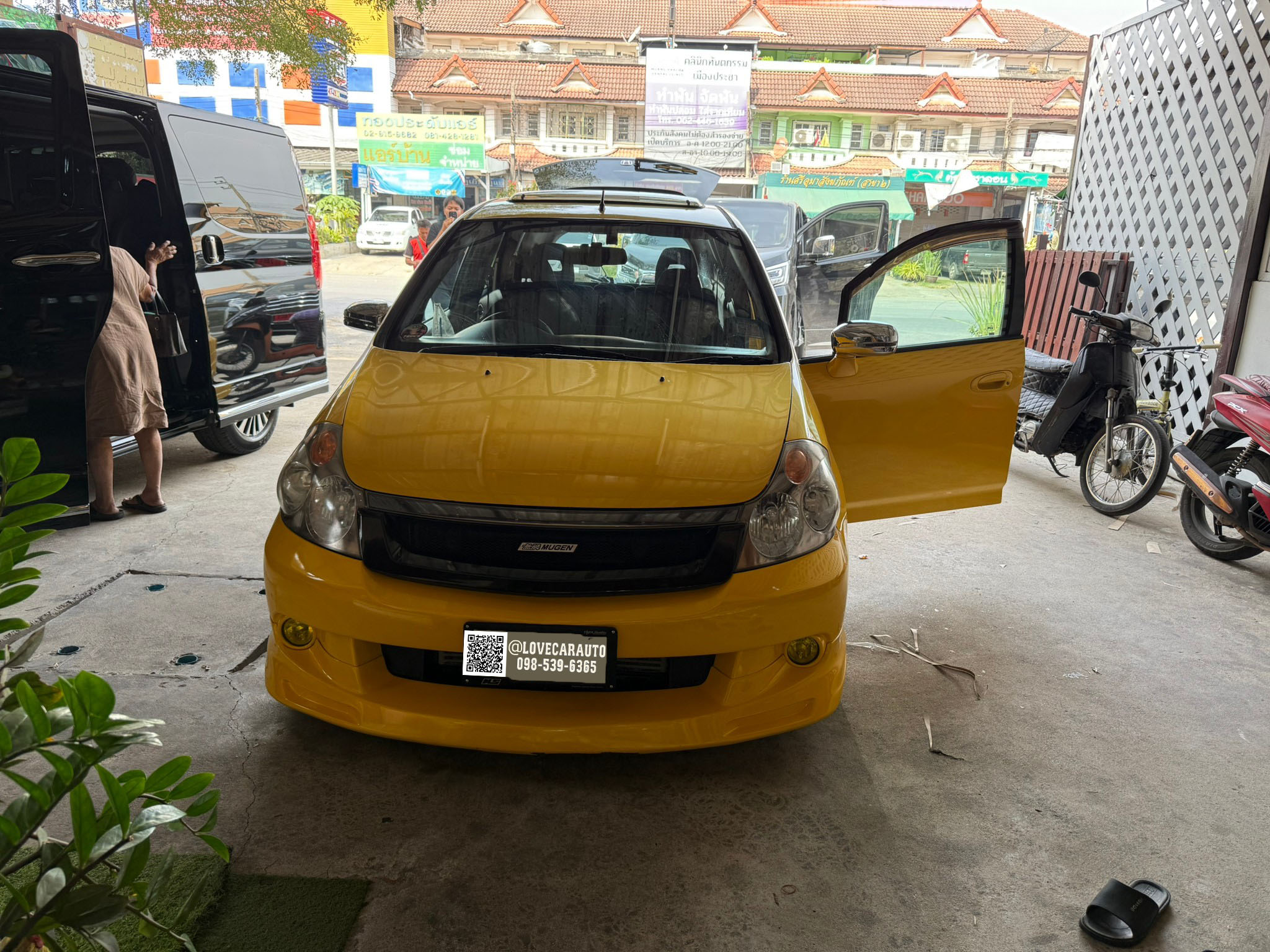 พรมปูพื้นรถยนต์ 7D HONDA STREAM สีดำด้ายทอง +ไวนิลเทา