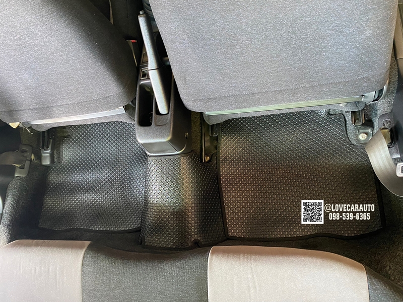 พรมปูพื้นรถยนต์ Subaru Impreza กระดุมเล็กดำ