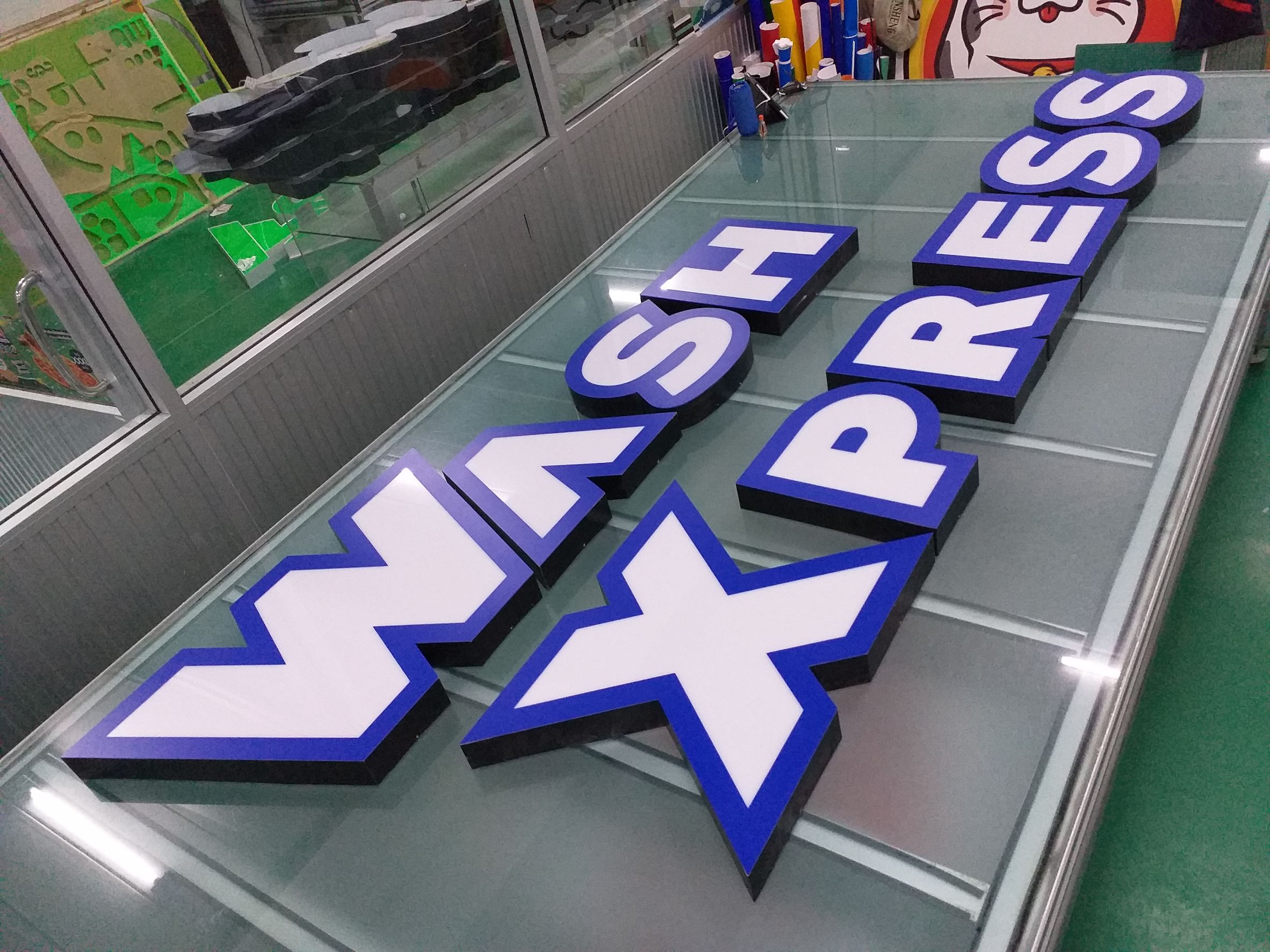งานป้ายตัวอักษรอลูมิเนียมไฟออกหน้า งานป้ายโลโก้ร้านWASH XPRESS