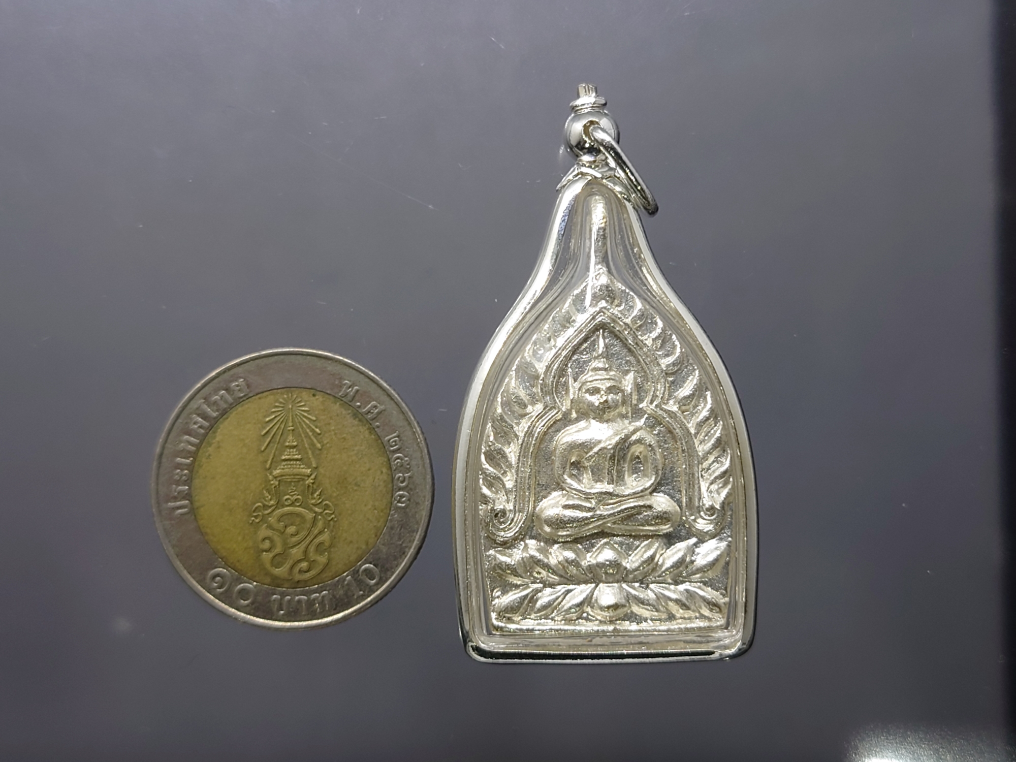 เหรียญเจ้าสัวมหาเศรษฐี ญสส.90 พิมพ์ 2 หน้า สมเด็จพระญาณสังวร สมเด็จพระสังฆราช เนื้อนวะโลหะพรายเงิน วัดบวรนิเวศวิหาร ปี2546 พร้อมเลี่ยม