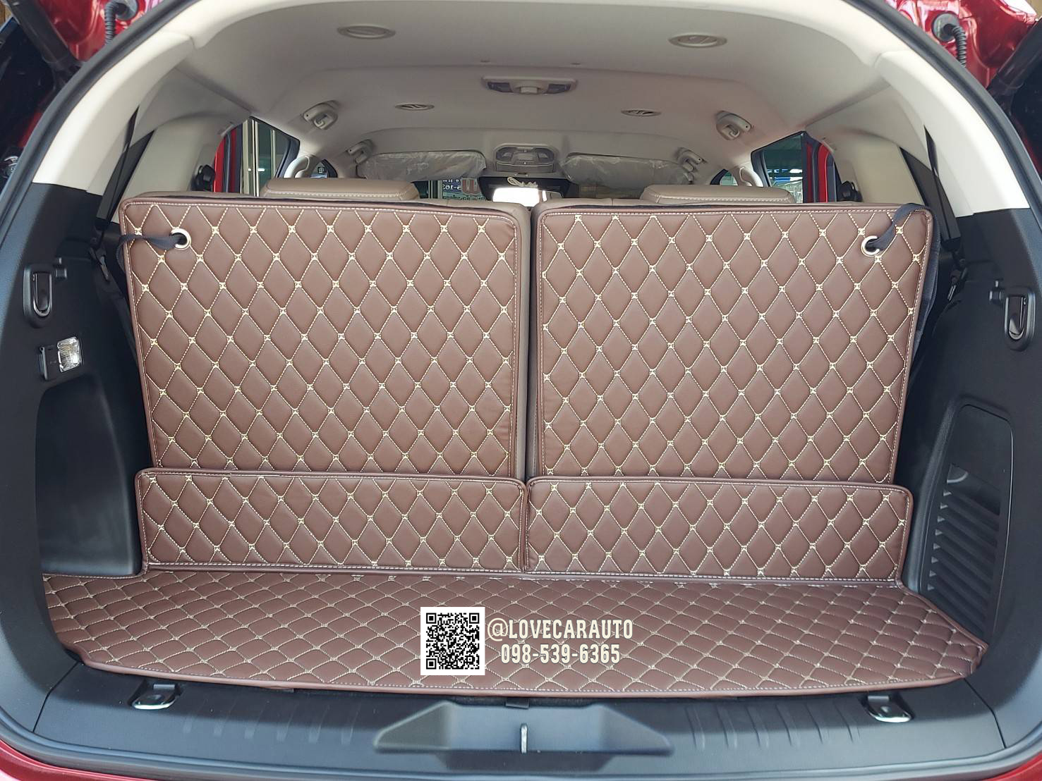 พรมปูพื้นรถยนต์ 7D isuzu mu-x 2023 สีกาแฟ + ไวนิลสีแดง