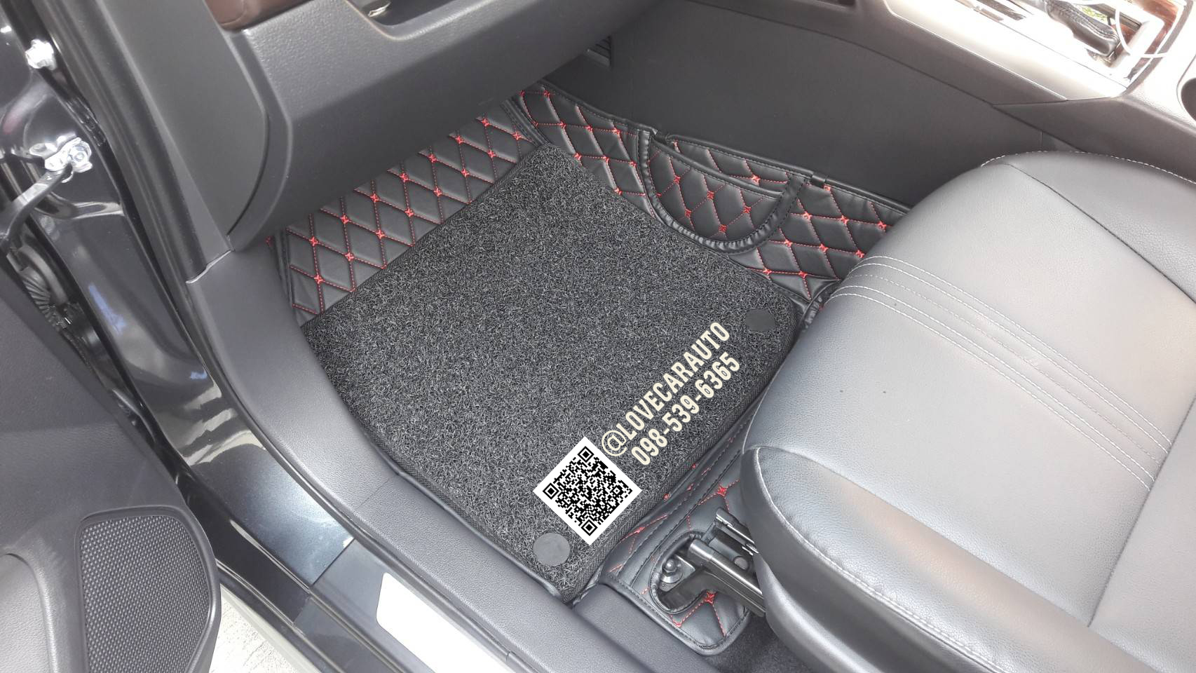 พรมปูพื้นรถยนต์ 7D Mitsubishi xpender ดำด้ายแดง+ไวนิลดำ