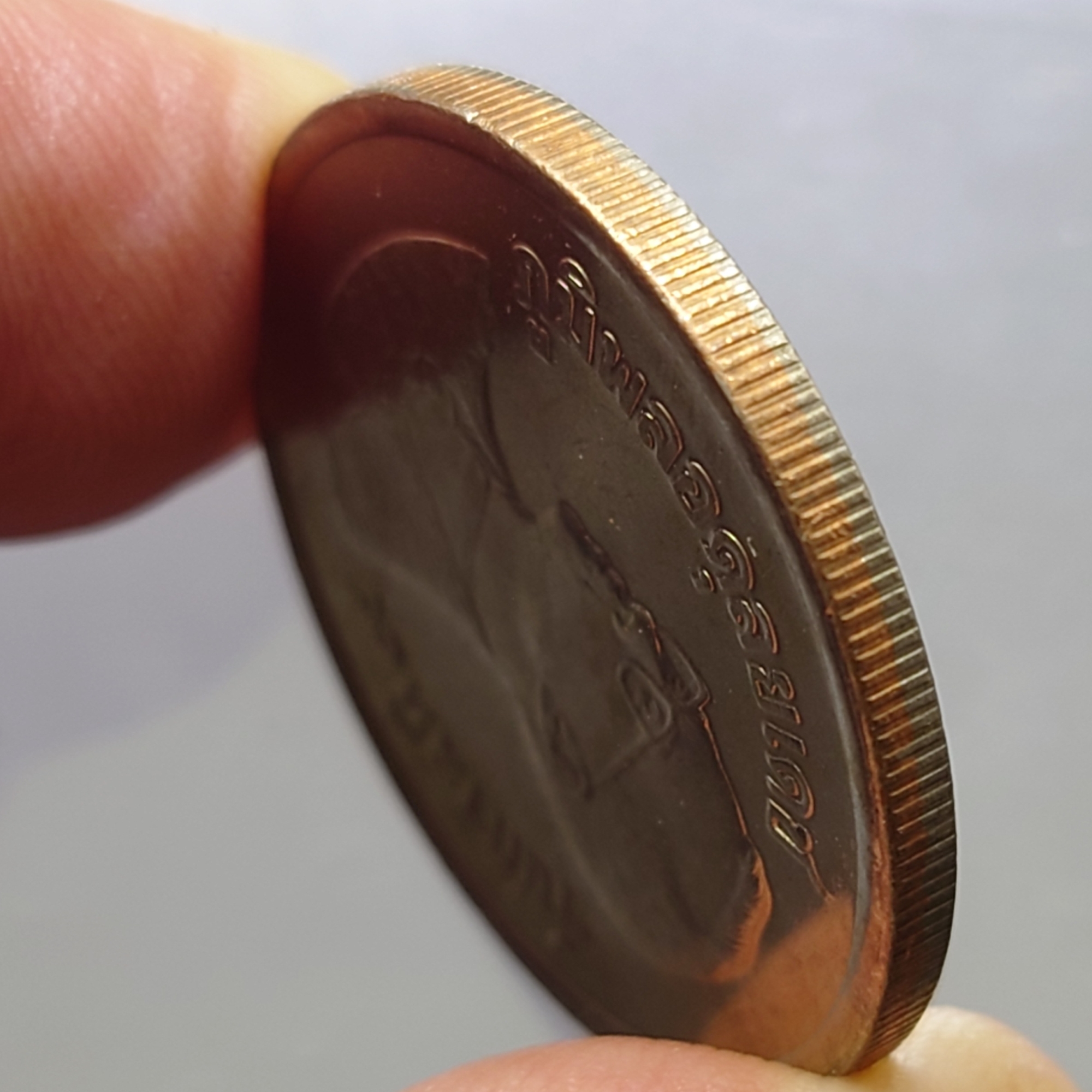 เหรียญ 5 บาท ครุฑตรง ปี พ.ศ.2525 ไม่ผ่านใช้ (โคท ปี 29)