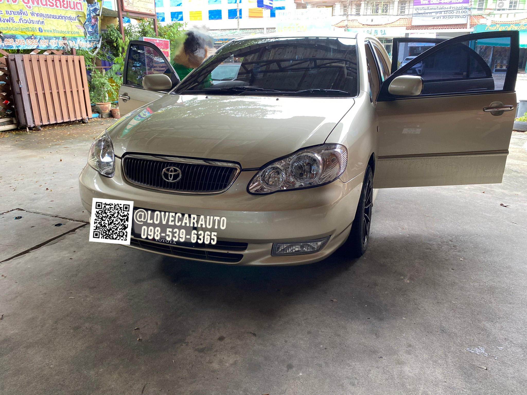 พรมปูพื้นรถยนต์ 7D Toyota Altis 2004 โฉมหน้าหมู สีแดงไวน์ +ไวนิลครีม