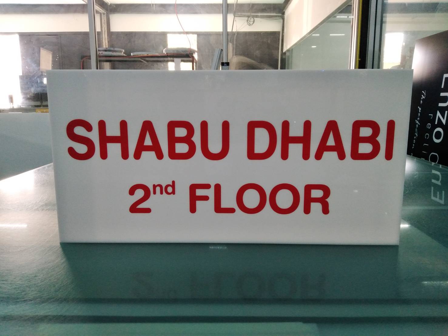 ป้ายอะคริลิคยกกล่องอะคริลิค SHABU DHABI