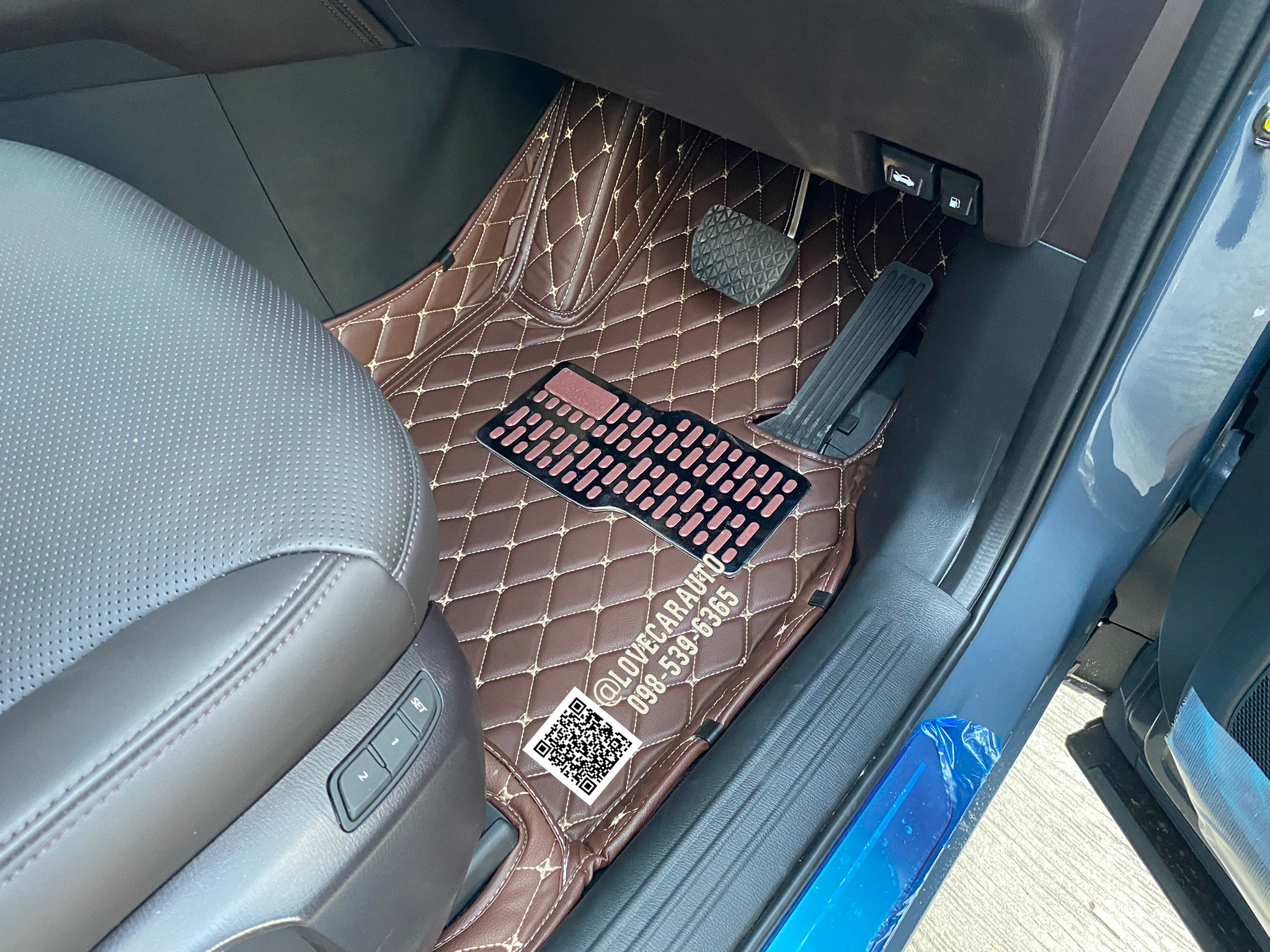 พรมปูพื้นรถยนต์ 6D Mazda CX8 6ทีนั่ง 2022 สีกาแฟ