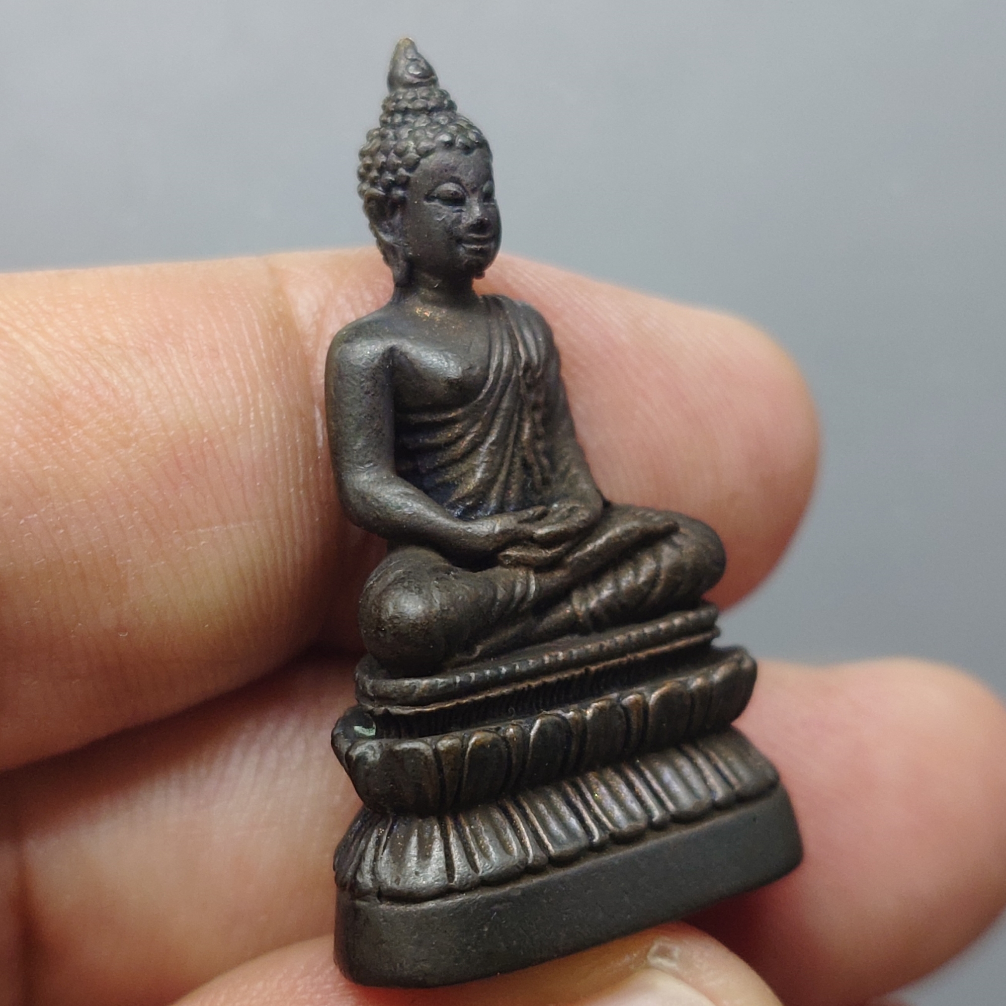 พระกริ่ง ภปร พระพุทธนวมมหาราชายุจฉับปริวัตนมงคล เนื้อนวะโลหะ ฉลองพระชนมายุครบ 6 รอบ รัชกาลที่9 ปี2542 พร้อมกล่องเดิม