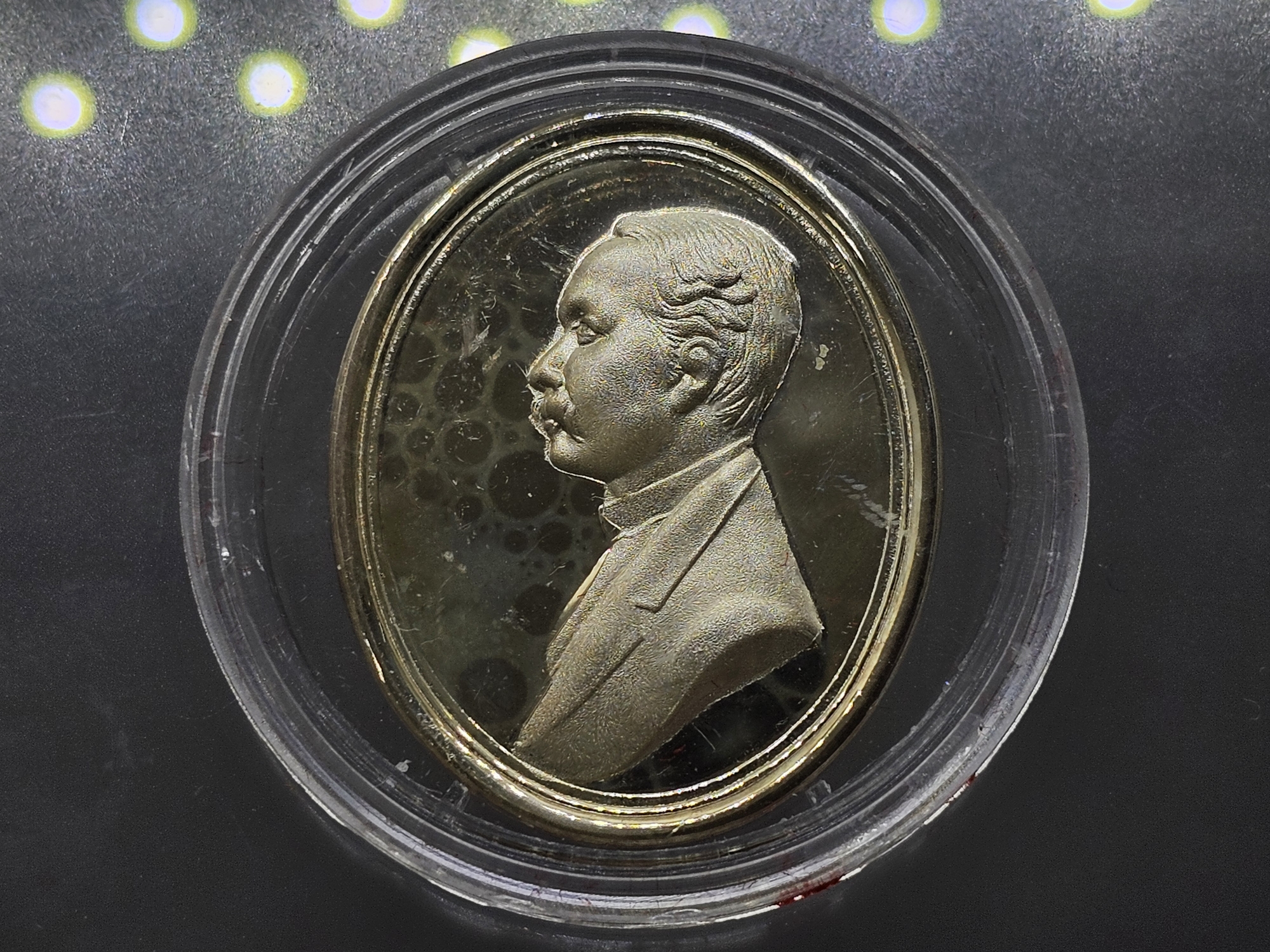 เหรียญมหาราช เทวราช พระบรมรูป รัชกาลที่5 หลังพระอินทร์ เนื้อเงินพ่นทราย วัดสุทัศน์เทพวราราม พ.ศ.2537 พร้อมกล่องเดิม