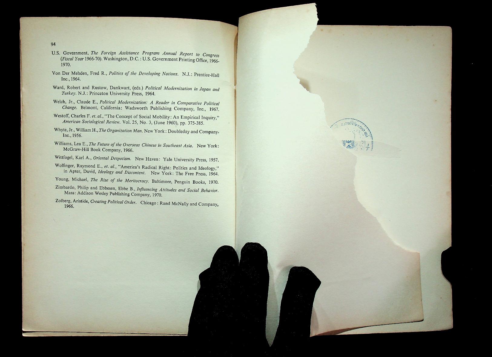 POLITICAL ATTITUDES OF THE BUREAUCRATIC ELITE AND MODERNIZATION IN THAILAND