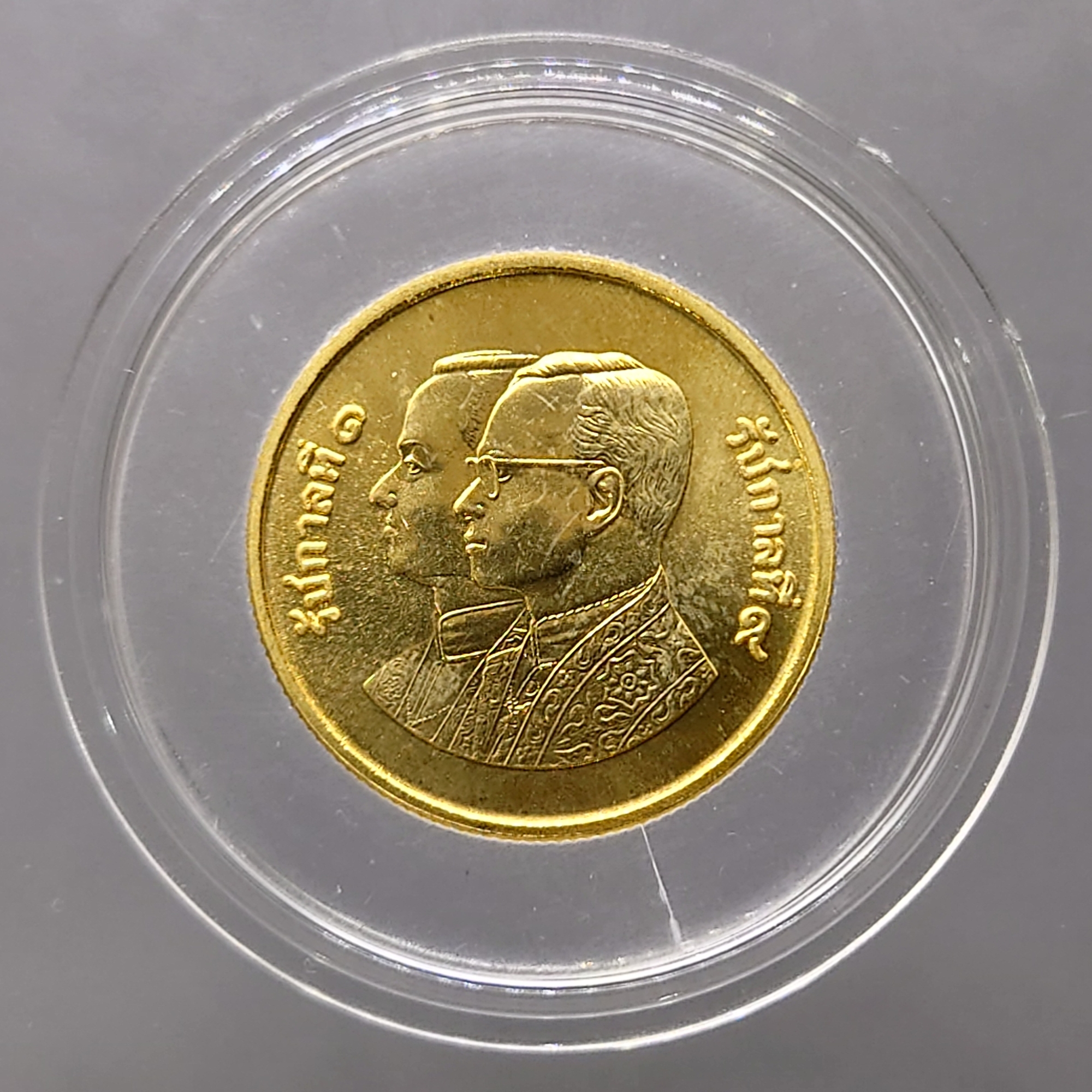 เหรียญทองคำ ชนิดราคา 9000 บาท (หนัก 15 กรัม) ที่ระลึกครบ 200 ปี สมโภชกรุงรัตนโกสินทร์ พ.ศ.2525