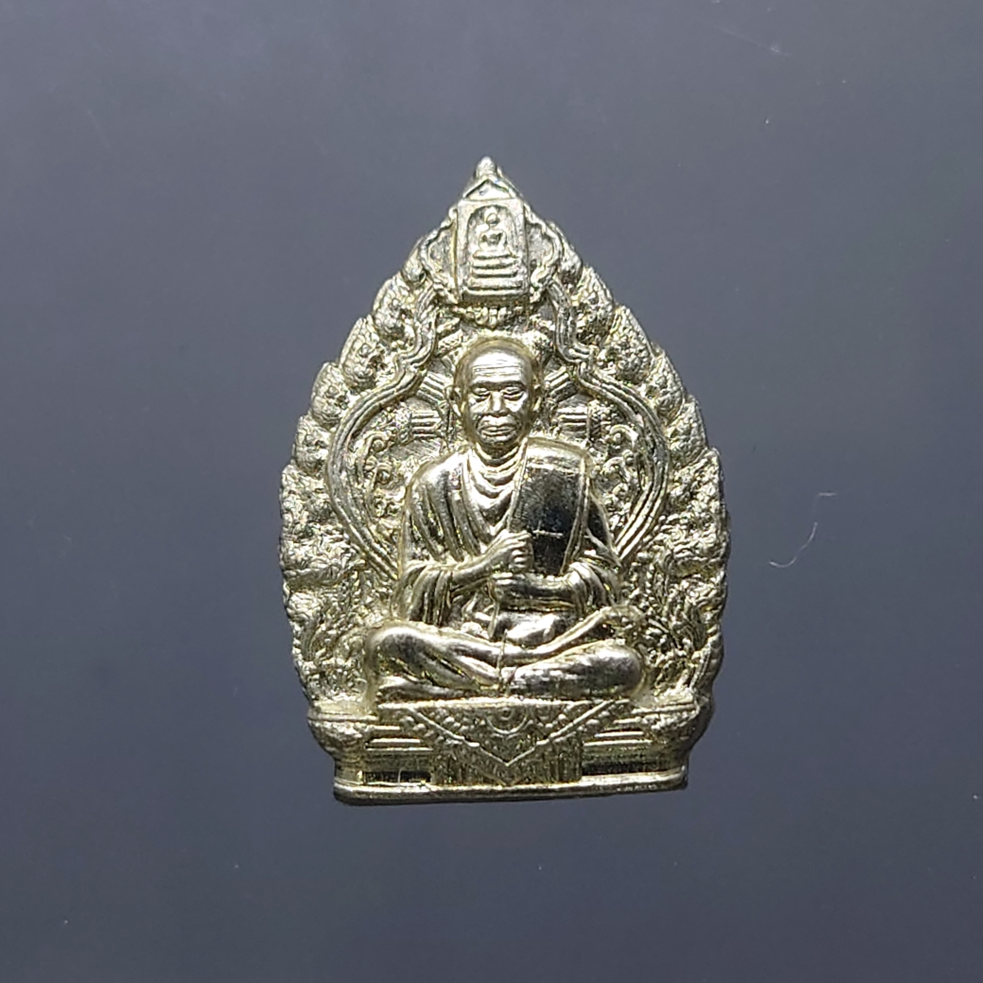 เหรียญเจ้าสัว สมเด็จโต พฺรหฺมรํสี พิมพ์เล็ก เนื้ออัลปาก้า วัดอินทรวิหาร บางขุนพรหม ปี2559 พร้อมตลับเดิม