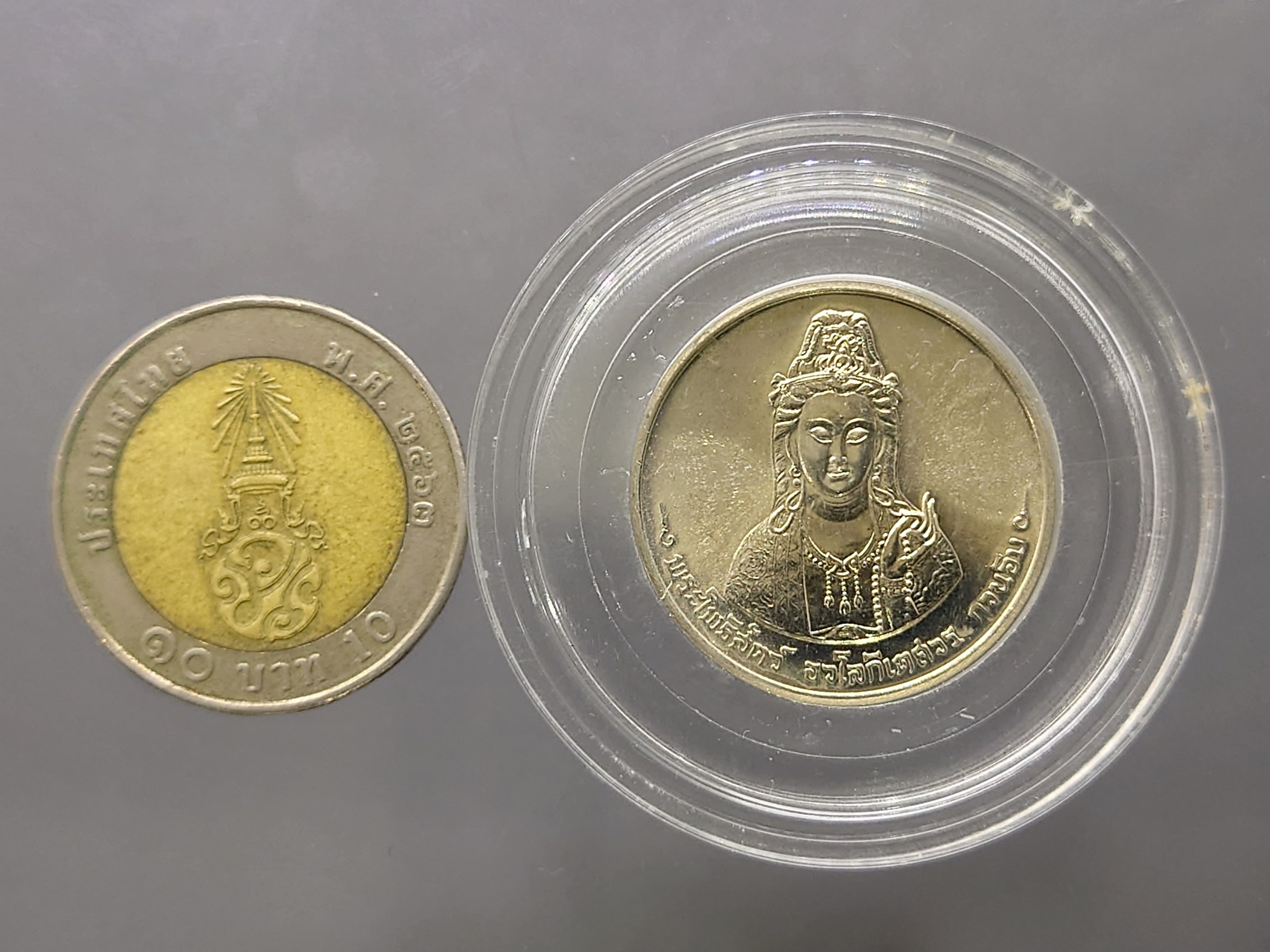 พระมหาโพธิสัตว์อวโลกิเตศวร กวนอิม หลังมังกรคู่ รุ่นมั่งมีศรีสุข เนื้อเงิน หลวงพ่อเปิ่น วัดบางพระ ปี2537 พร้อมกล่องเดิม