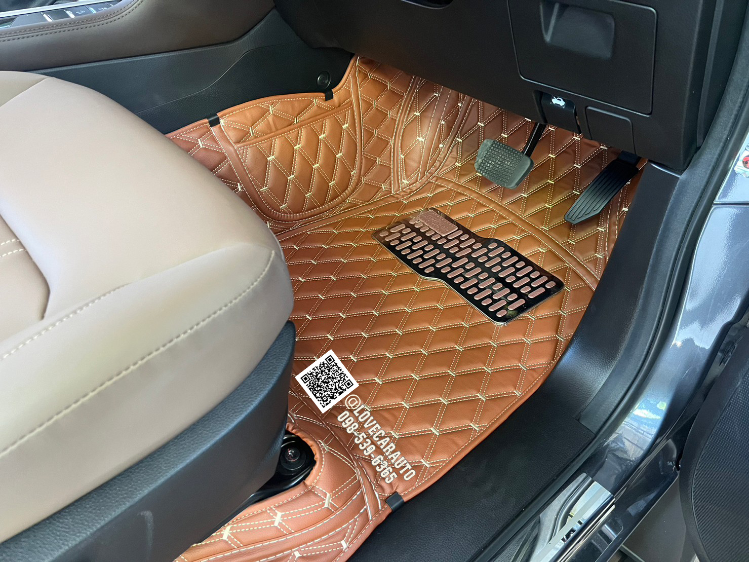 พรมปูพื้นรถยนต์6D Isuzu Mu-X 2023 พรมvvip สีน้ำตาลเข้ม