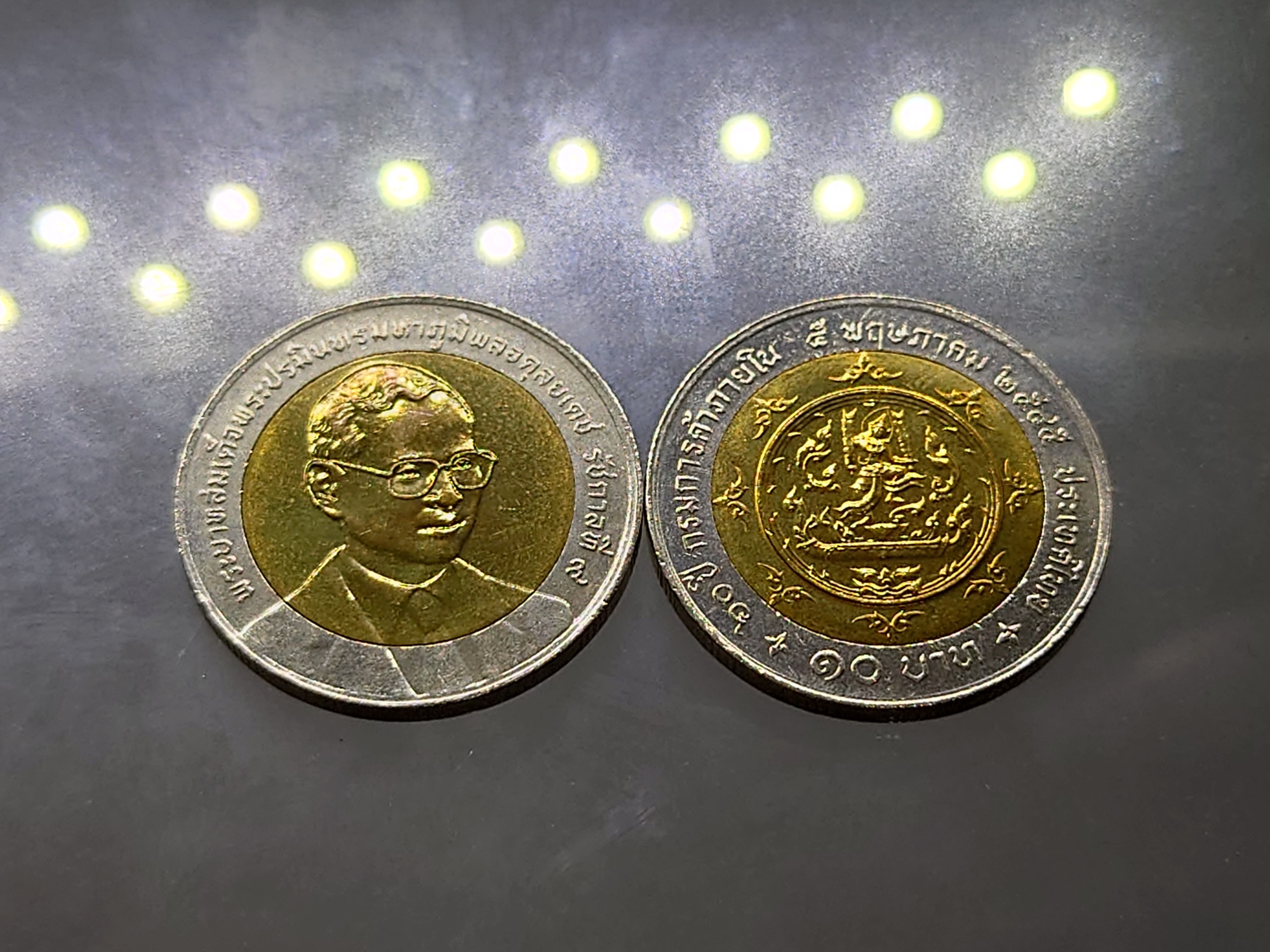 เหรียญยกถุง (100 เหรียญ) เหรียญ 10 บาท สองสี ที่ระลึกครบ 60 ปี กรมการค้าภายใน พ.ศ.2545 ไม่ผ่านใช้