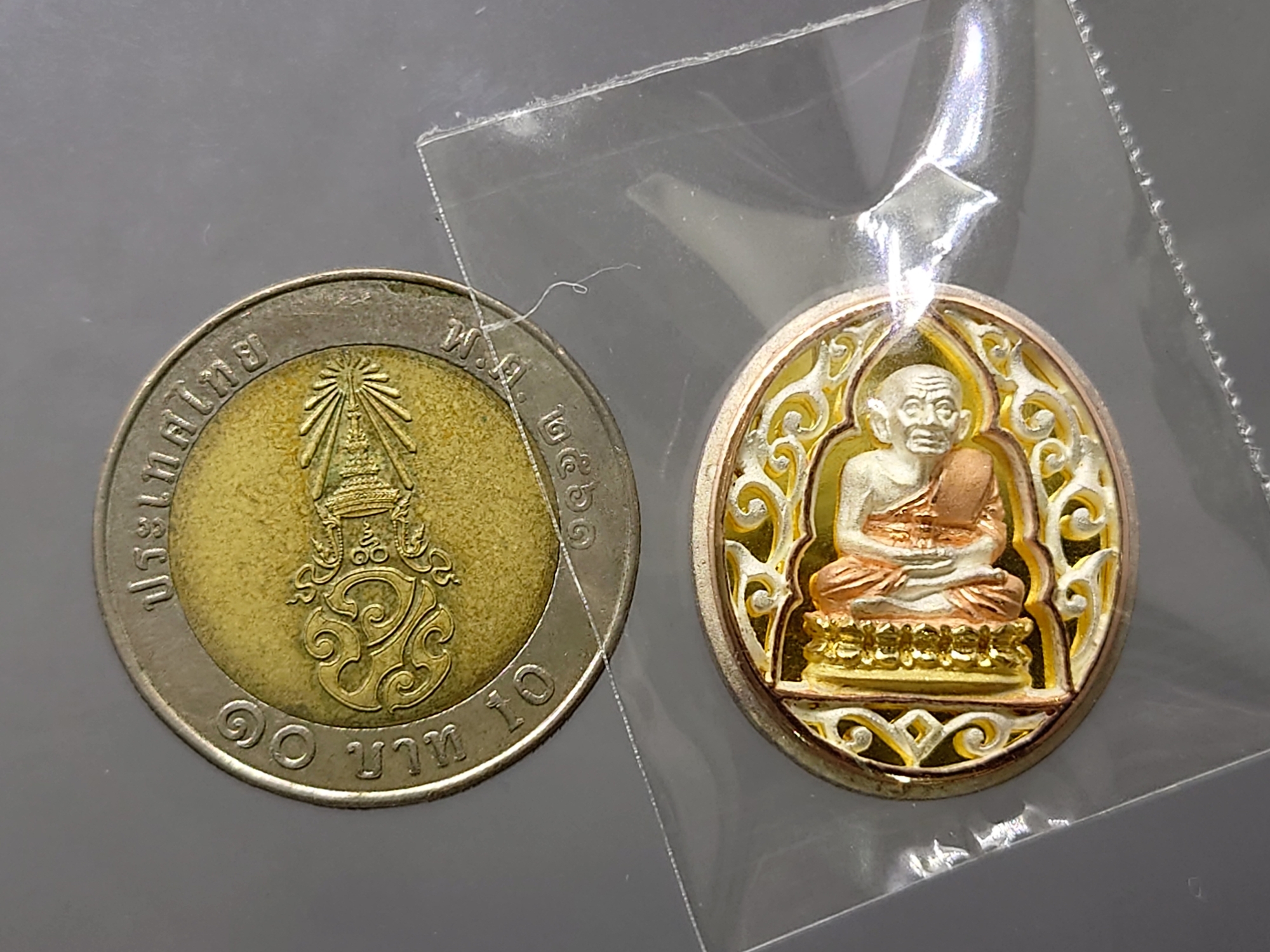 เหรียญหลวงปู่ทวด เนื้อเงิน 3 K รุ่นมงคลบารมี วัดประสาทบุญญาวาส พ.ศ.2545 พิมพ์วงรี รูปไข่ ขนาดสูง 2.5 เซ็น พร้อมกล่องเดิม