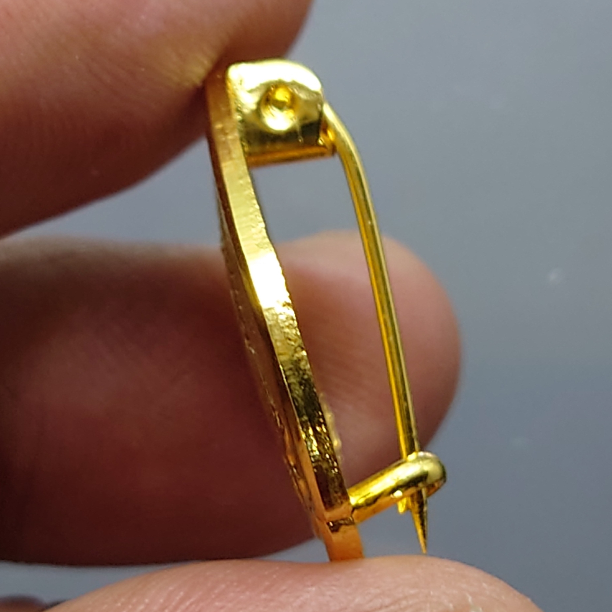 เข็มกลัด เข็มที่ระลึกพระราชพิธีกาญจนาภิเษก ปี2539 บล็อกกษาปณ์ กรมธนารักษ์ สร้าง