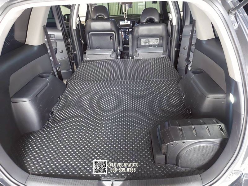 พรมกระดุมปูพื้นรถยนต์ Toyota Wish กระดุมสีดำ