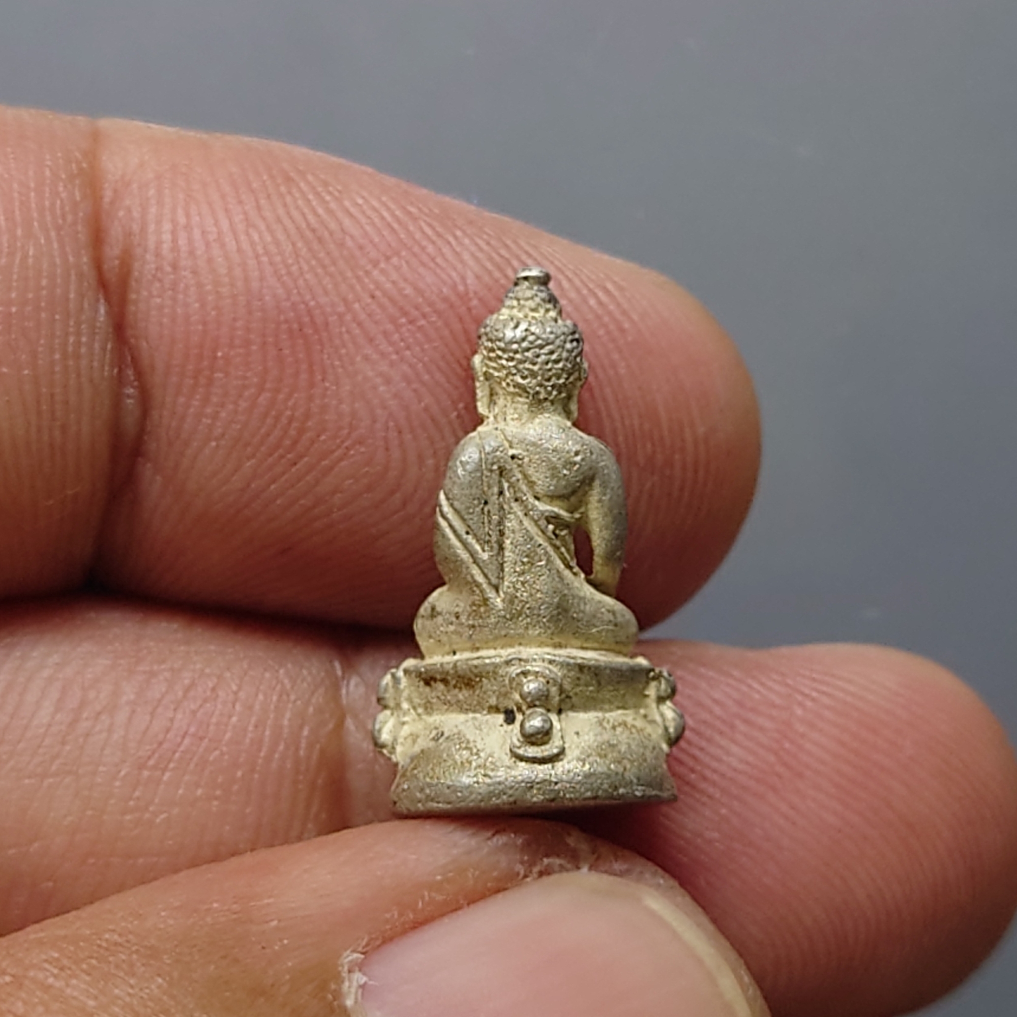 พระกริ่งชัยวัฒน์ วัฒนะ เนื้อเงิน รุ่นเจริญอายุ ๖ รอบ พระจุลคณิศร (เฉลิม ชยุตตโม) วัดราชบพิธสถิตมหาสีมาราม ปี2534 พร้อมกล่องเดิม