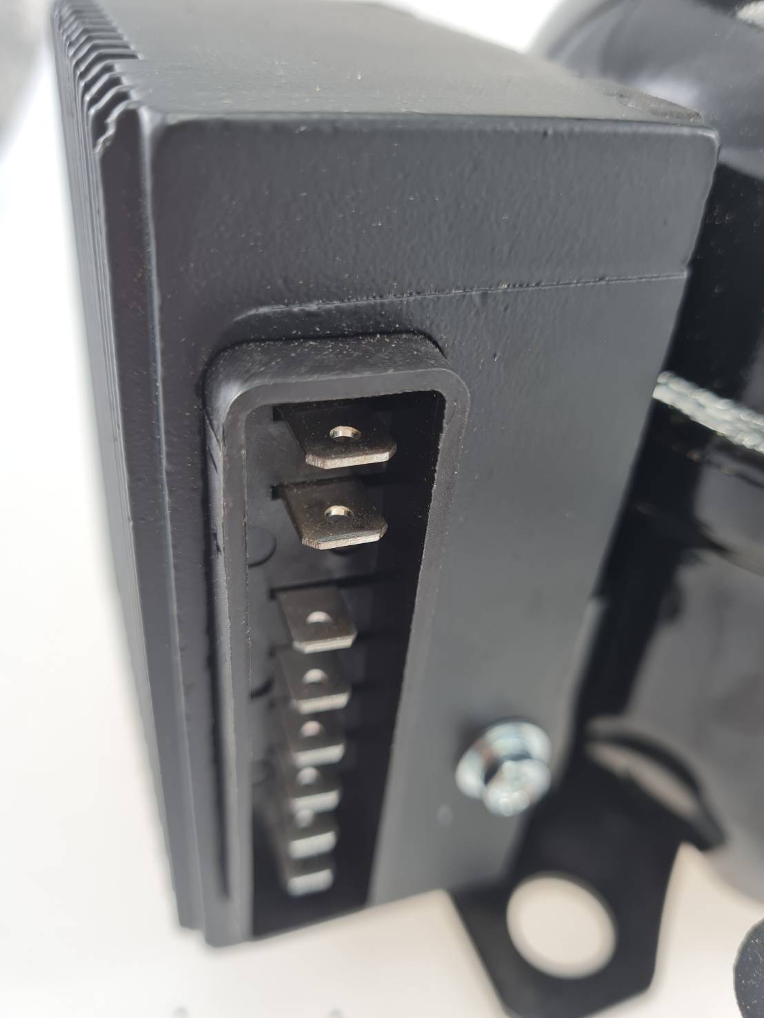 QDZH65G R143 DC compressor คอมเพรสเชอร์ 210W ใช้แรงดันไฟฟ้า 12V และ 24V ใช้งานกับโซลาเซลล์ได้โดยตรงใช้กับตู้แช่ ตู้เย็นต่างๆ