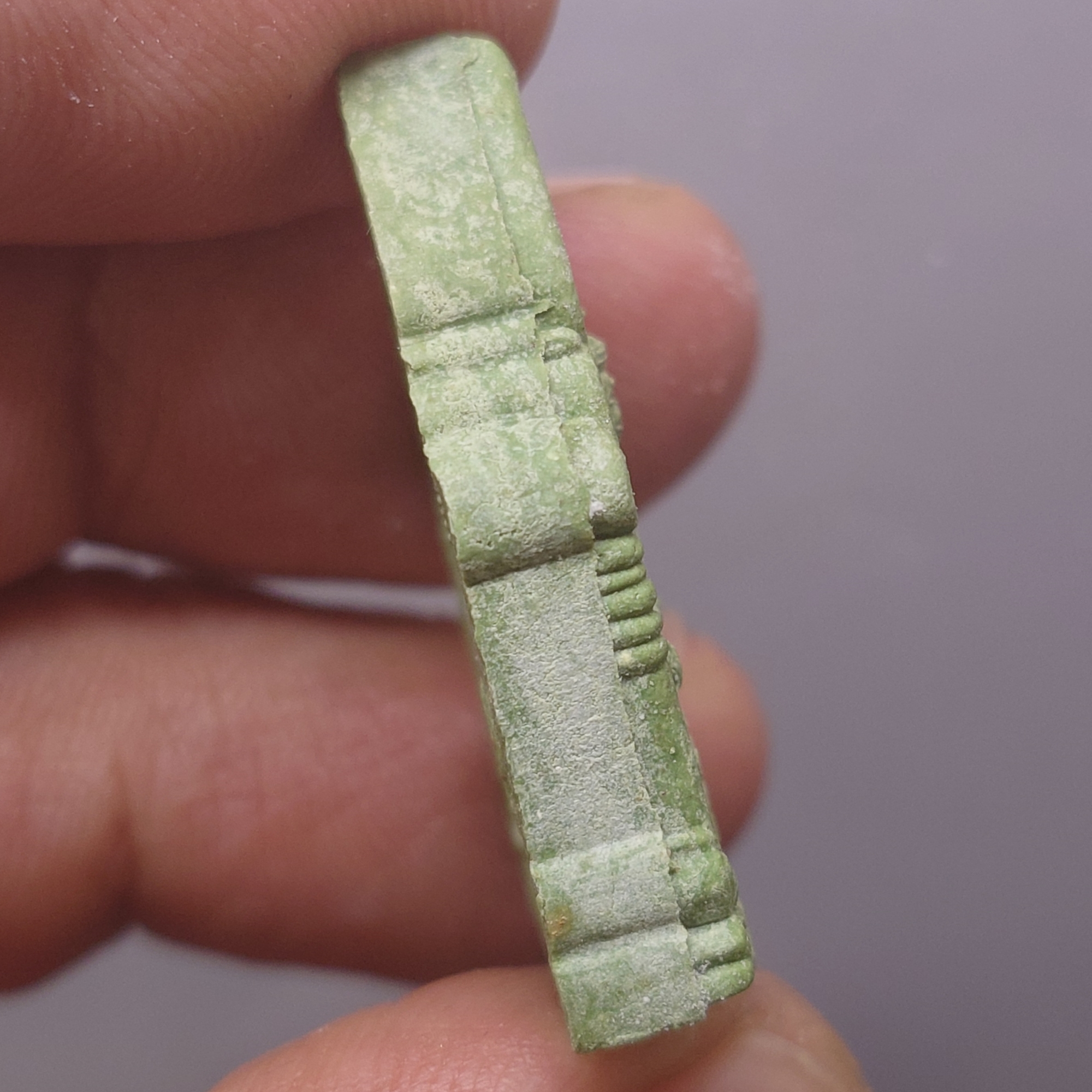 พระพุทธมหามณีรัตนปฏิมากร (พระแก้วมรกต) เนื้อผงสีเขียว รุ่นเฉลิมพระเกียรติ วัดพระศรีรัตนศาสดาราม ปี2543 พร้อมกล่องเดิม