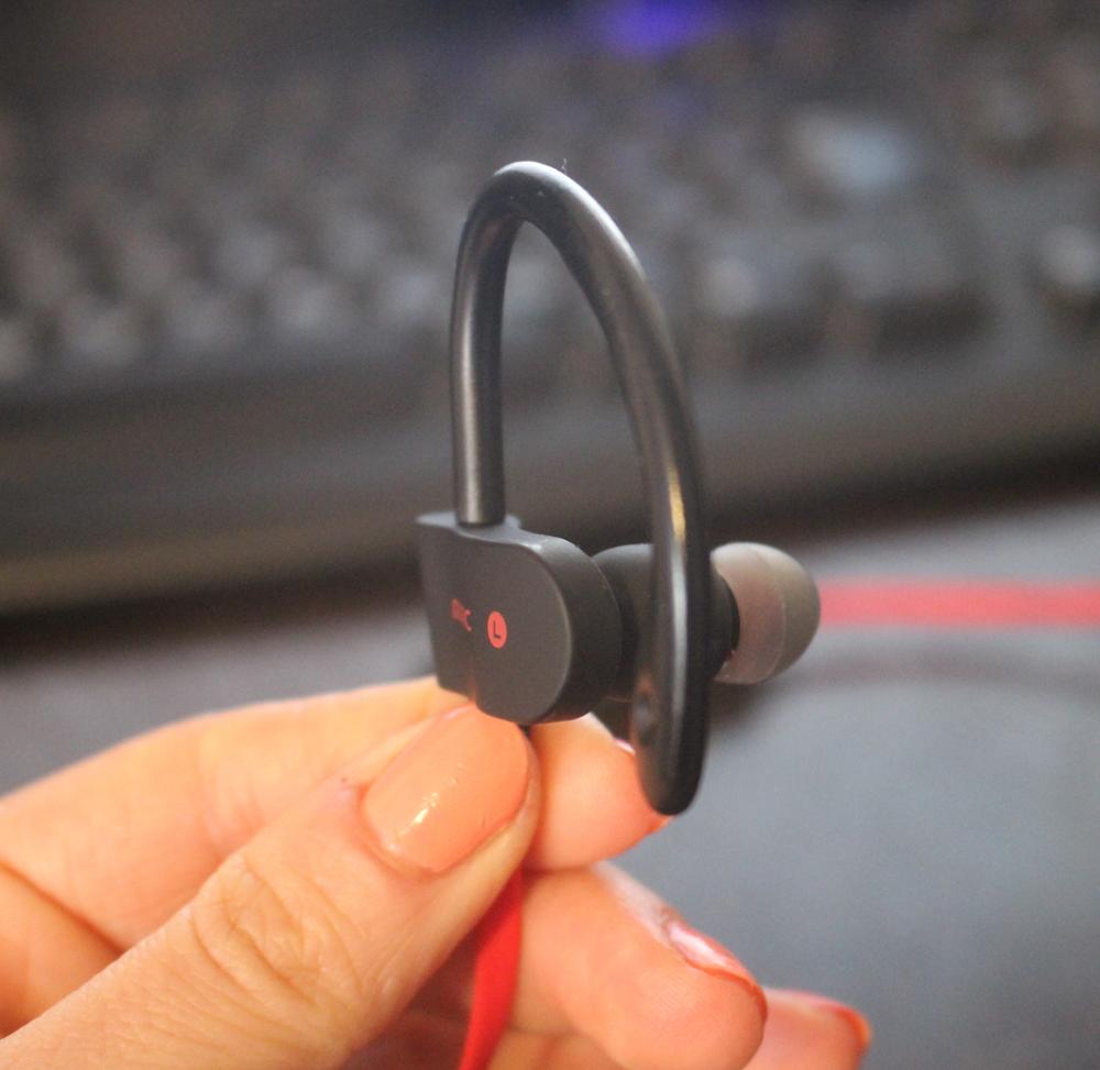 LEORY หูฟังบลูทูธ Sport Bluetooth Headphone (Red)