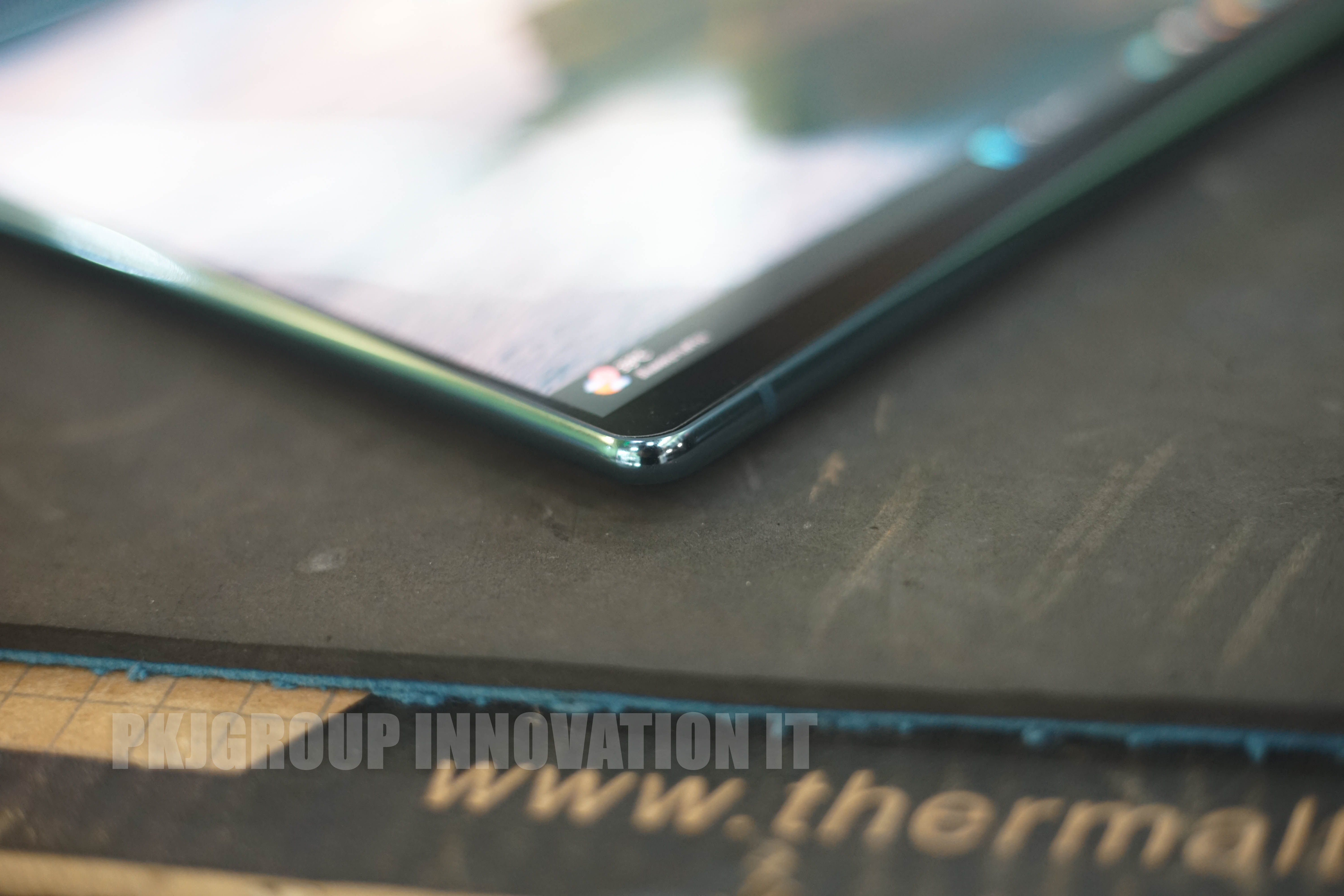 โน๊ตบุ๊คทำงานจอสัมผัสคู่มือสอง Lenovo Yoga book 9 13IRUB 82YQ000PTA i7-1355U RAM 16 GB M.2 1 TB