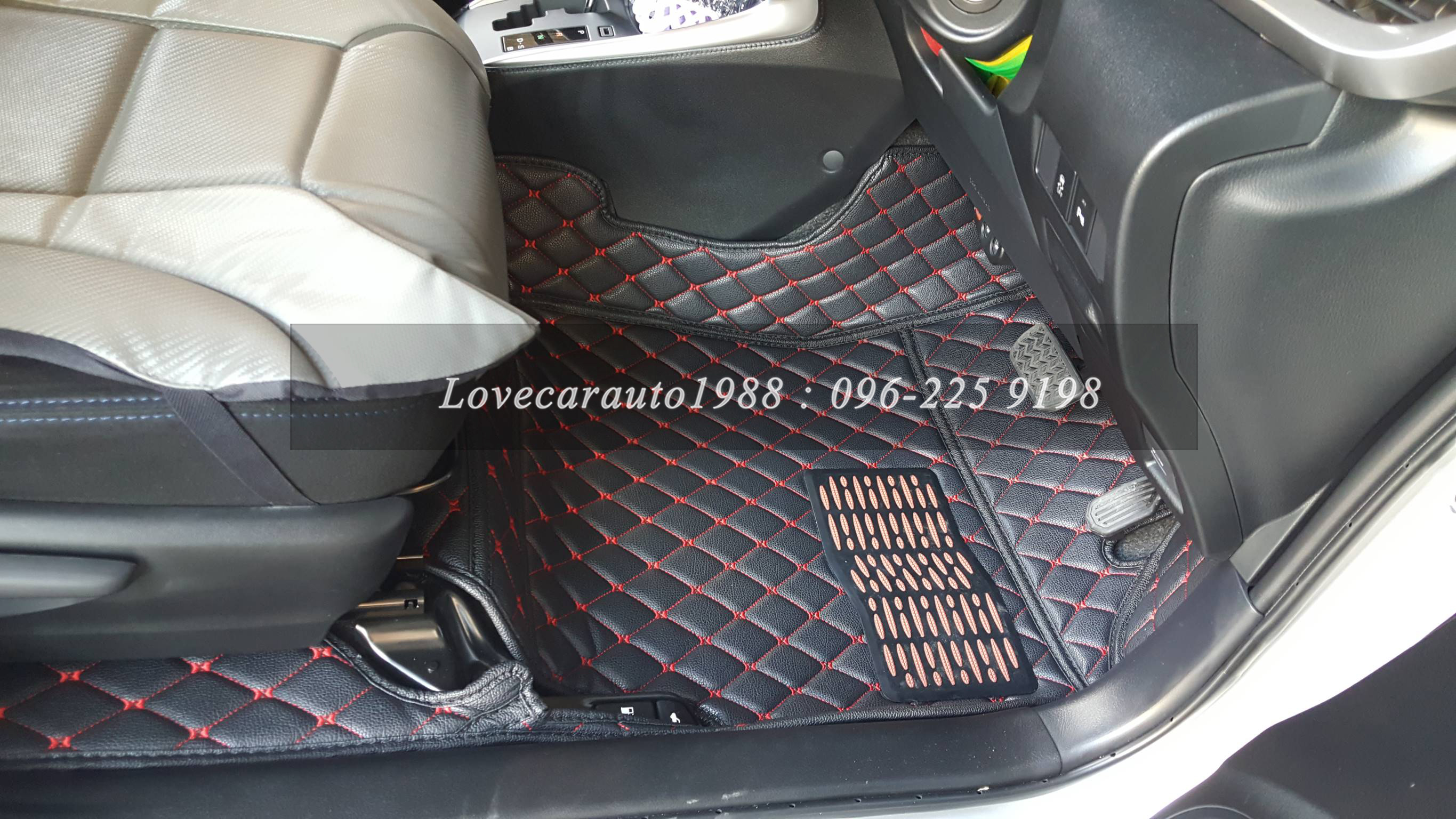 พรม6D Yaris ATIV สีดำแดง