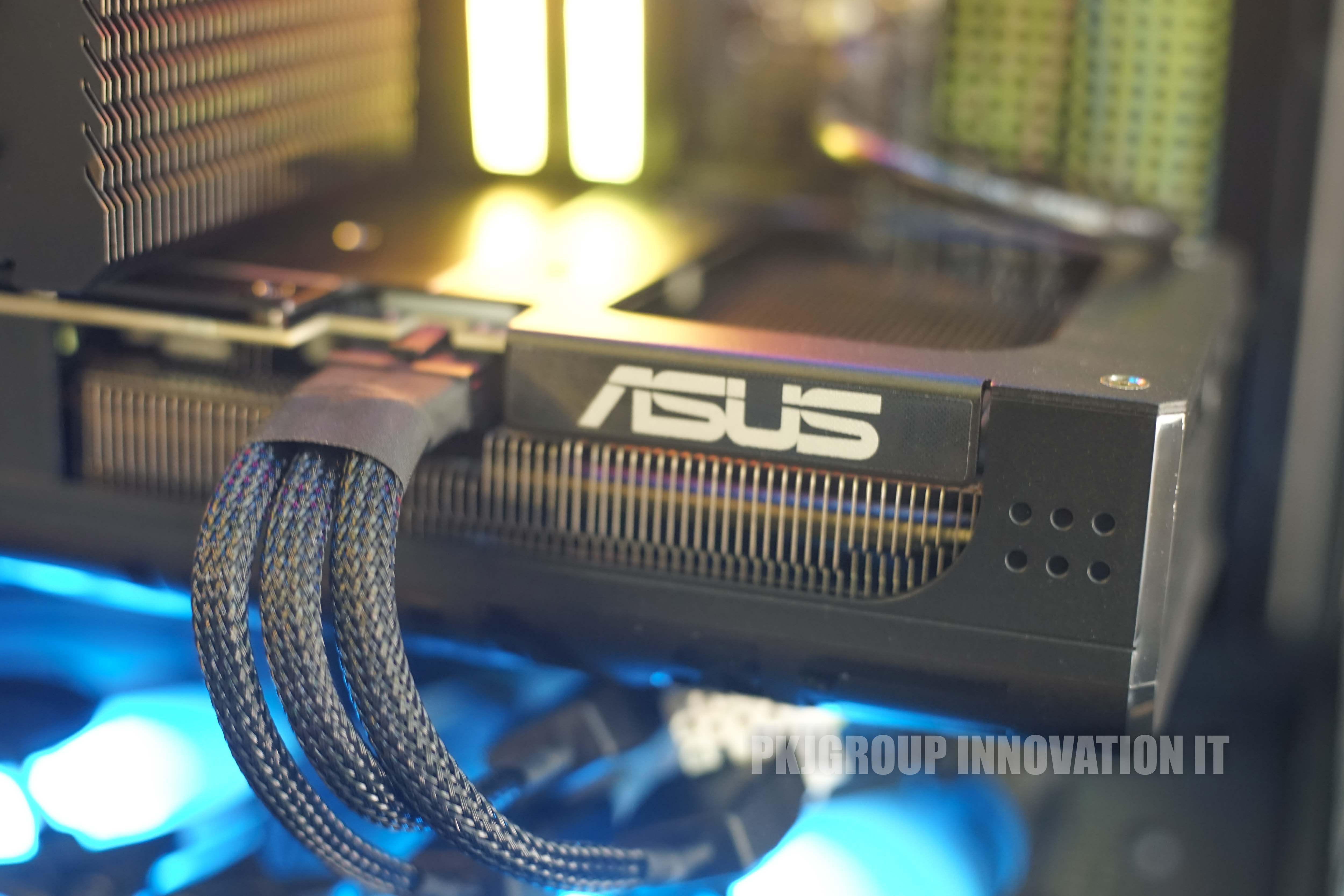 คอมเล่นเกมเคสสวยมือสอง Core Ultra 9 RAM 32 GB SSD 2 ตัว RTX5080 เคสตู้ปลา เครื่องอายุ1-2 เดือน