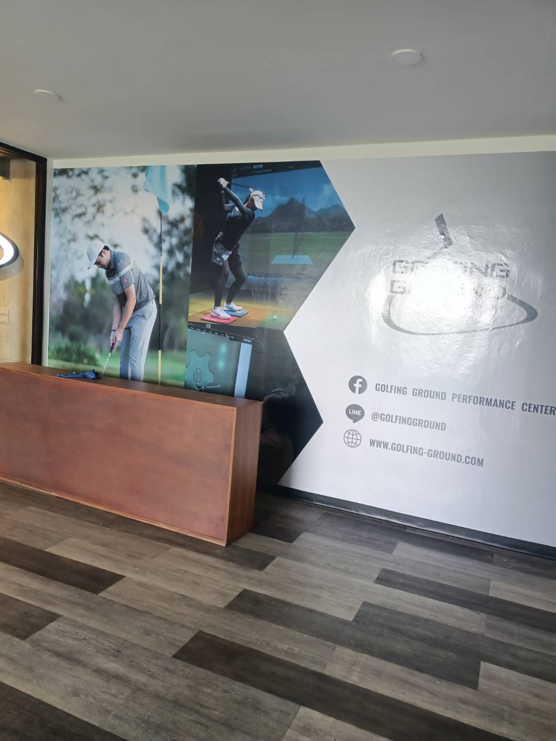 งานพิมพ์สติกเกอร์ติดผนังติดปูน งานGOLFING GROUND