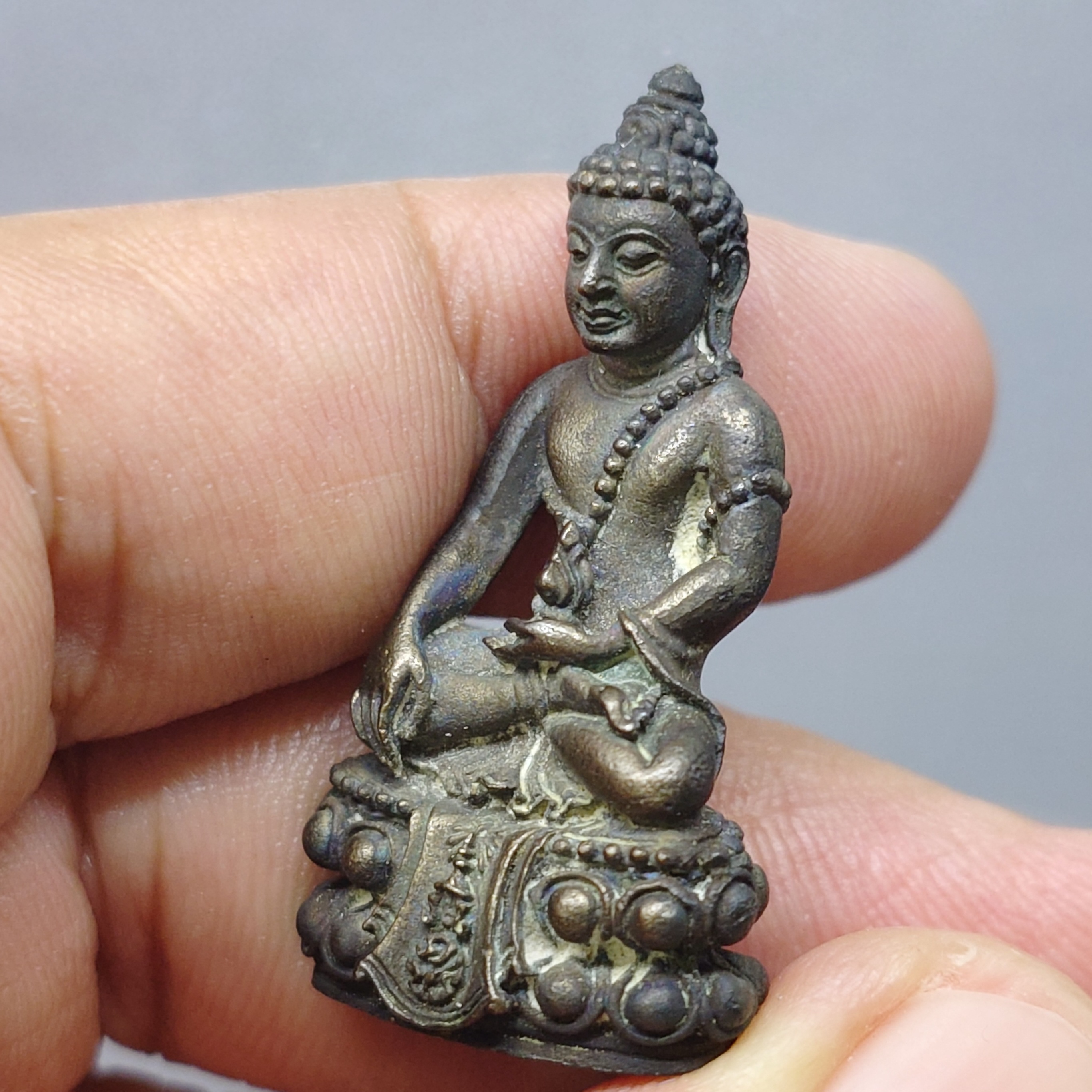 พระกริ่งคุ้มเกล้า หน้าไทย เนื้อนวะโลหะ หายาก พ.ศ.2522 พร้อมกล่องเดิม สภาพสวย หายาก รับประกันแท้