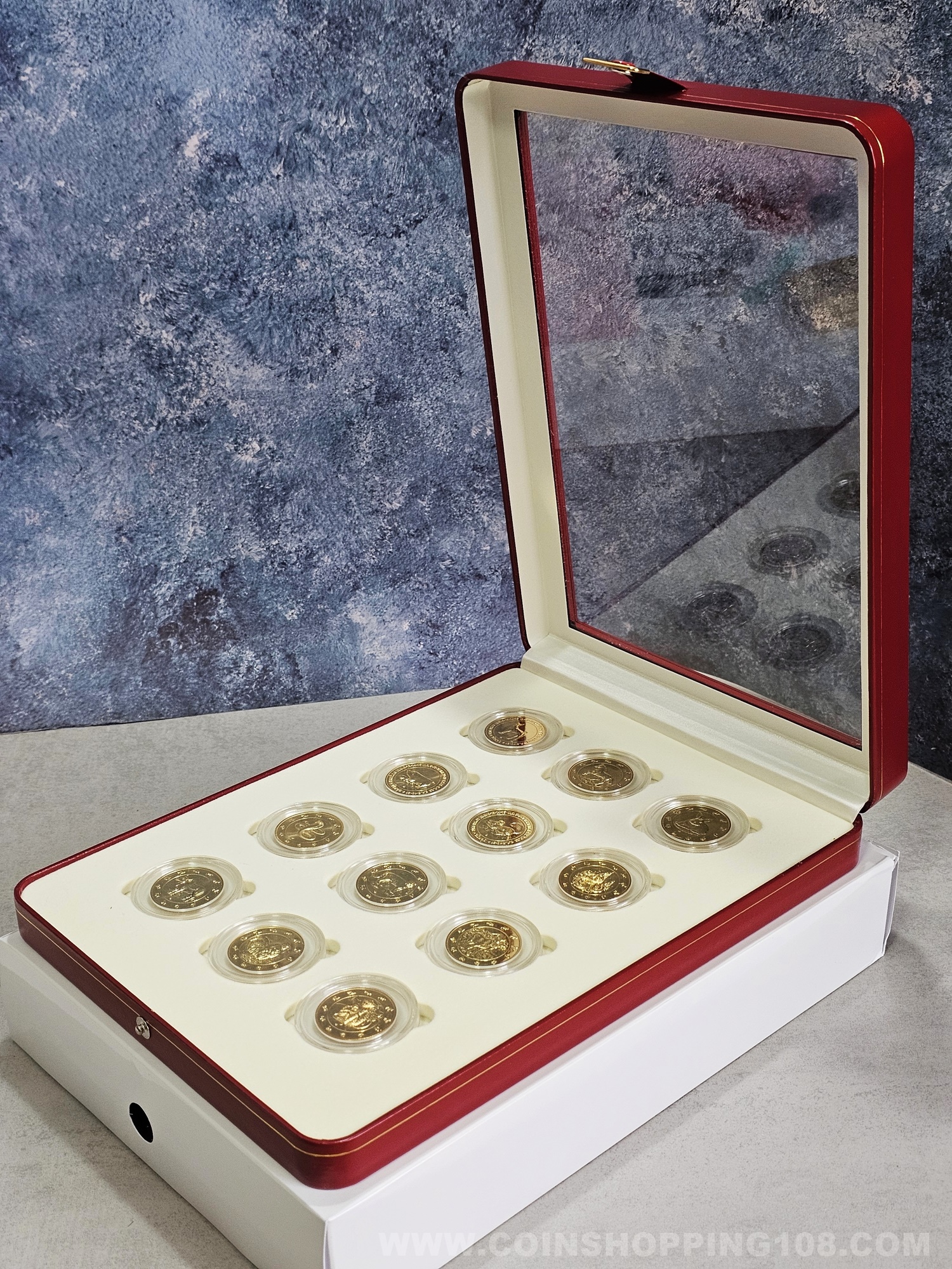 ชุดเหรียญที่ระลึกปฏิทิน 12 ปี นักษัตร ครบชุดทั้ง 12 ปีนักษัตร เนื้อทองแดงชุบทอง พร้อมกล่องหนังหรูหรา